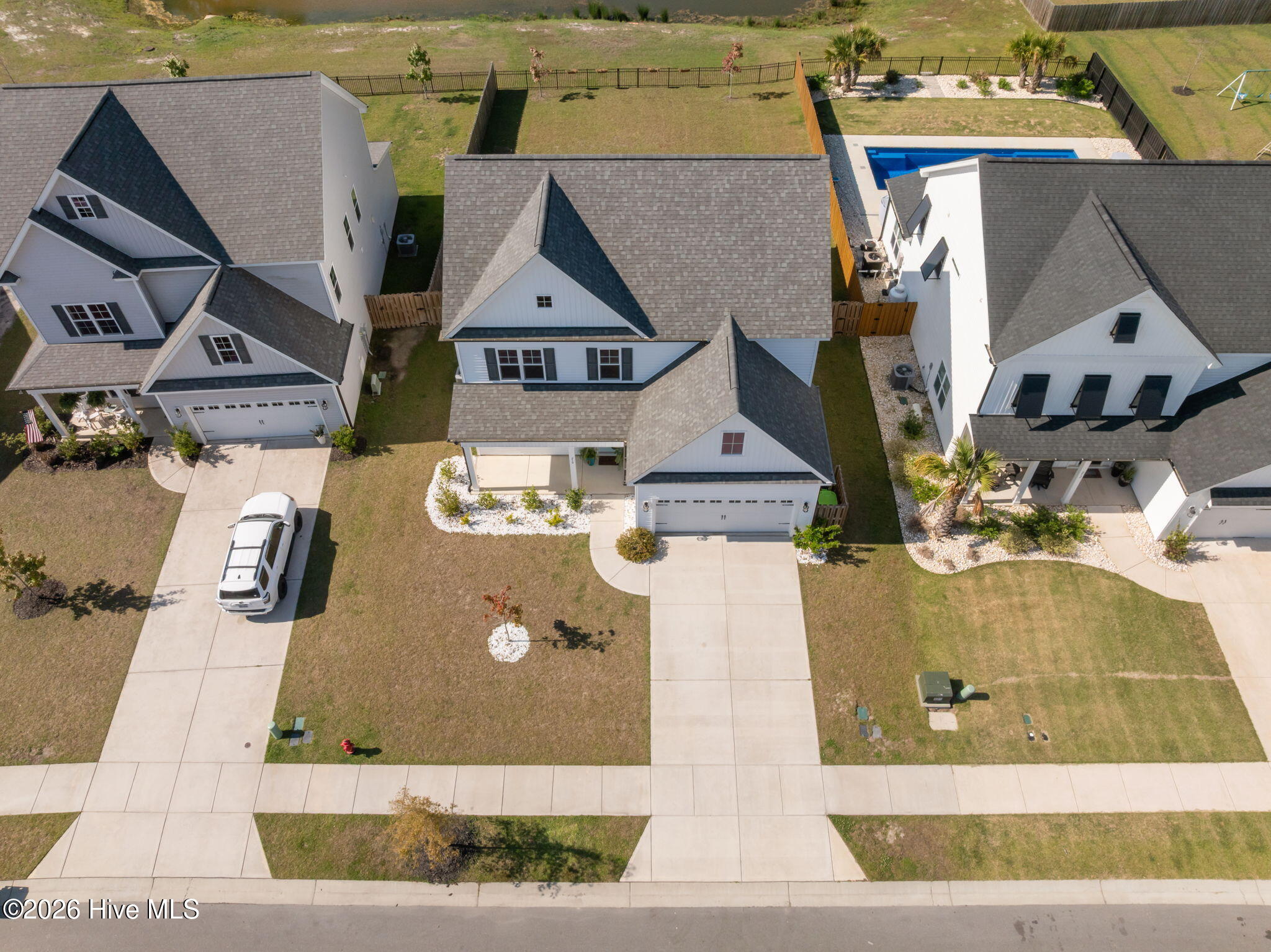 100567807 | Photo 51