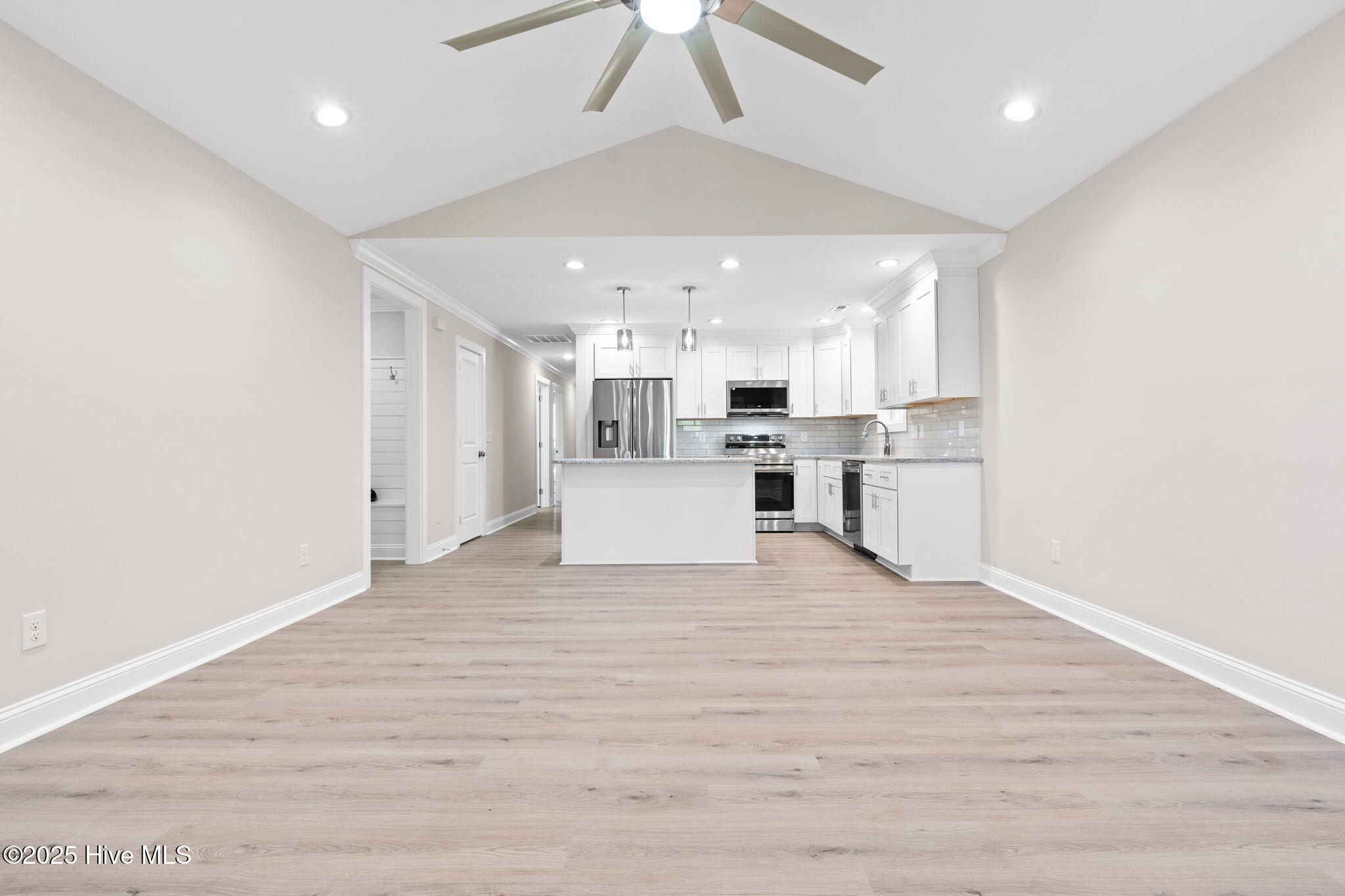 100540821 | Photo 19