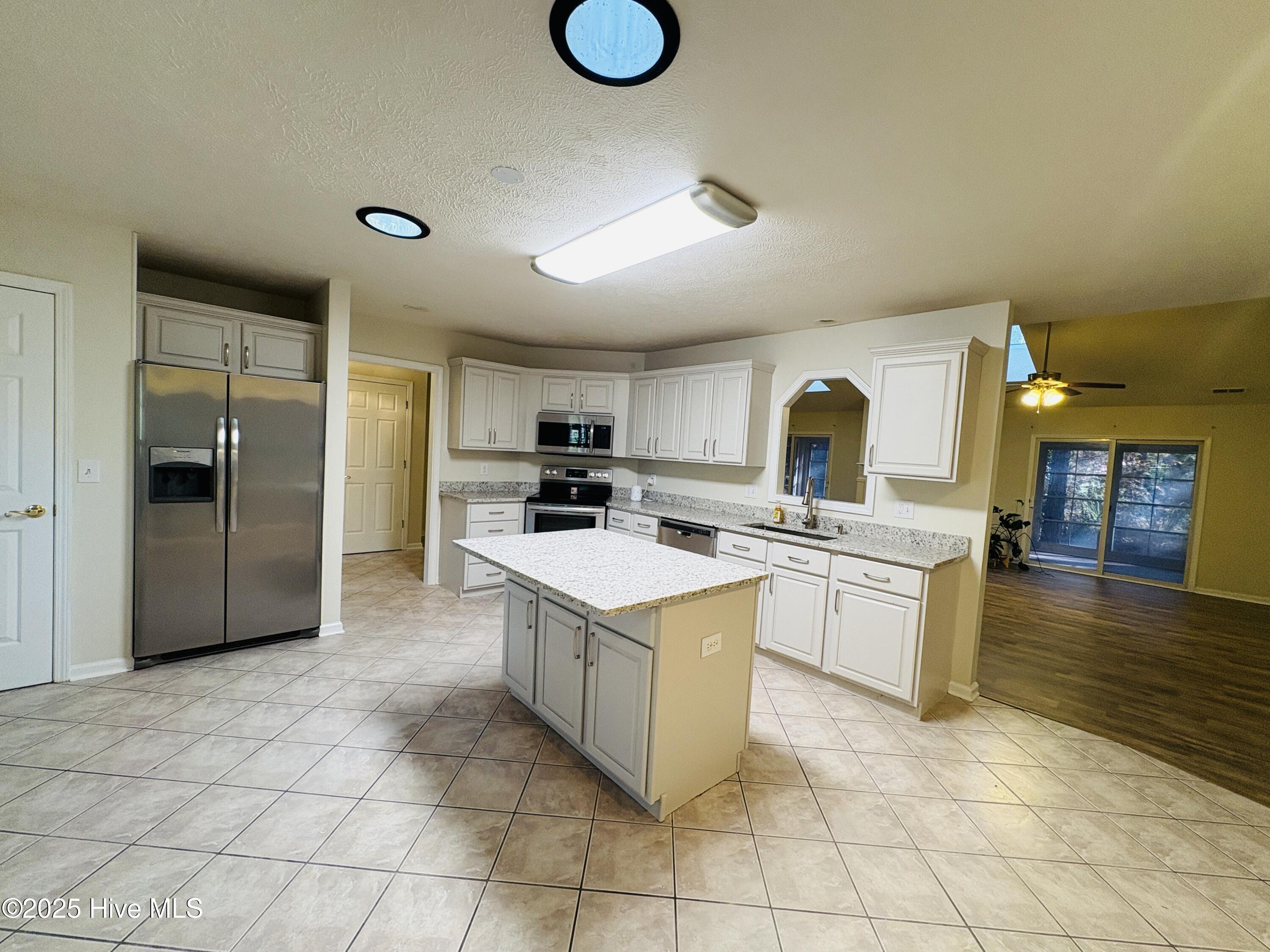 100515628 | Photo 12