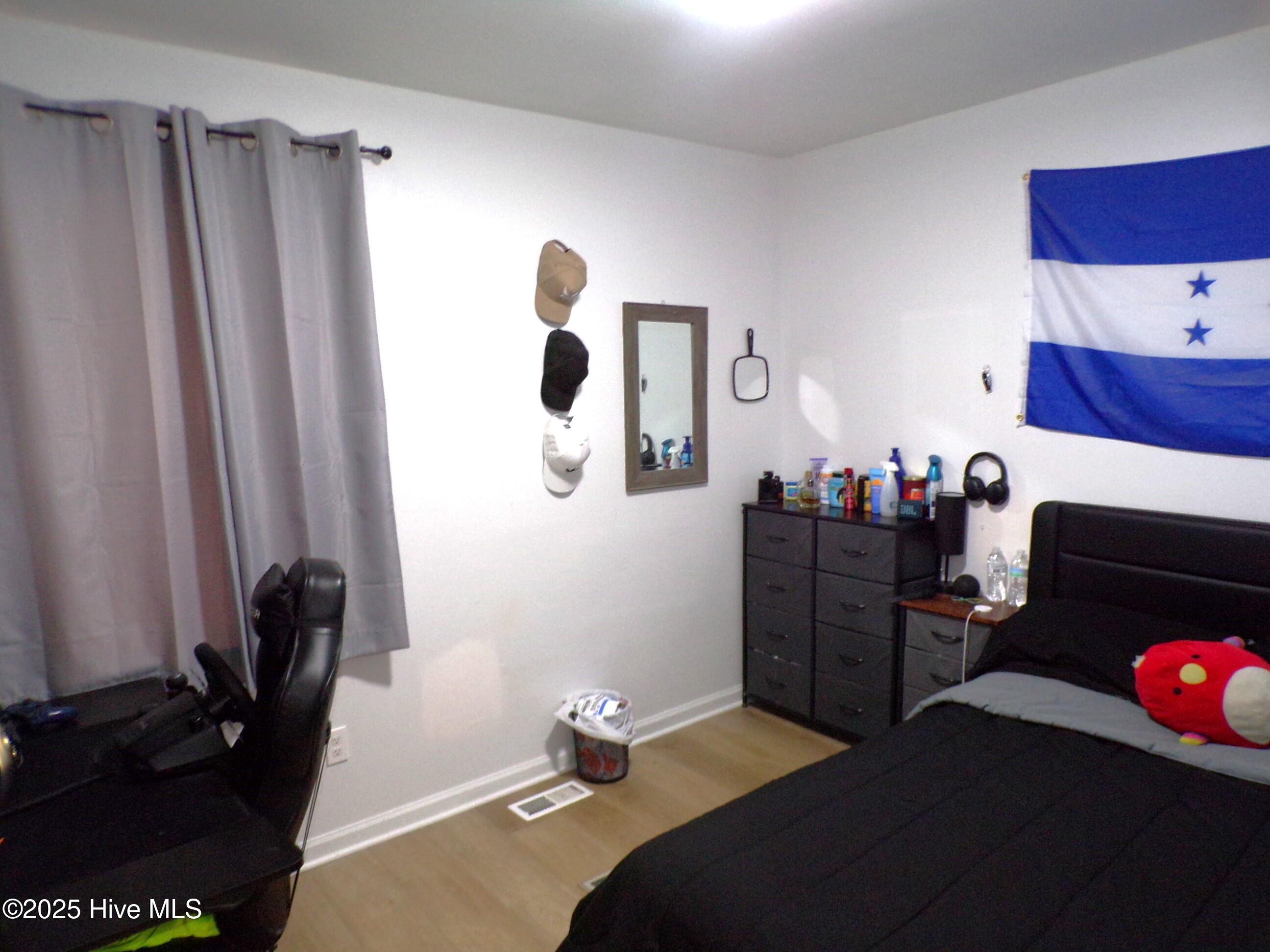 100520193 | Photo 14