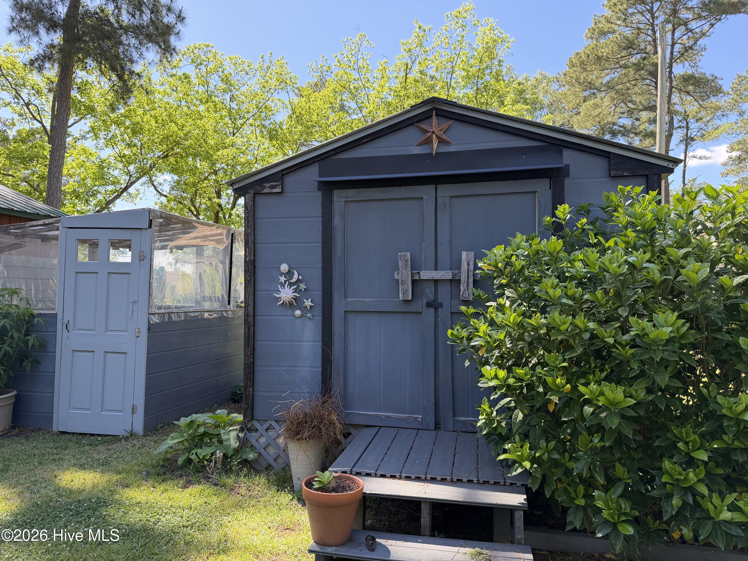 Storage shed
