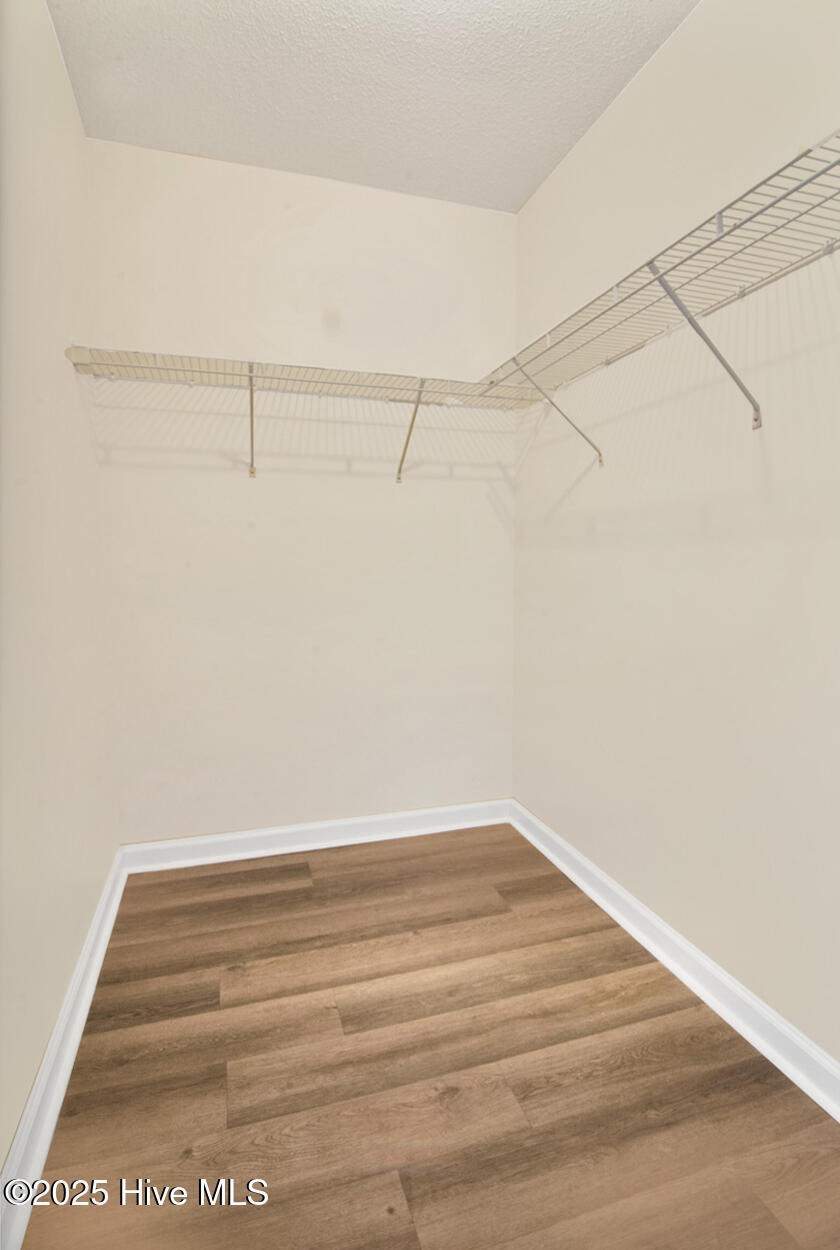 100545969 | Photo 15