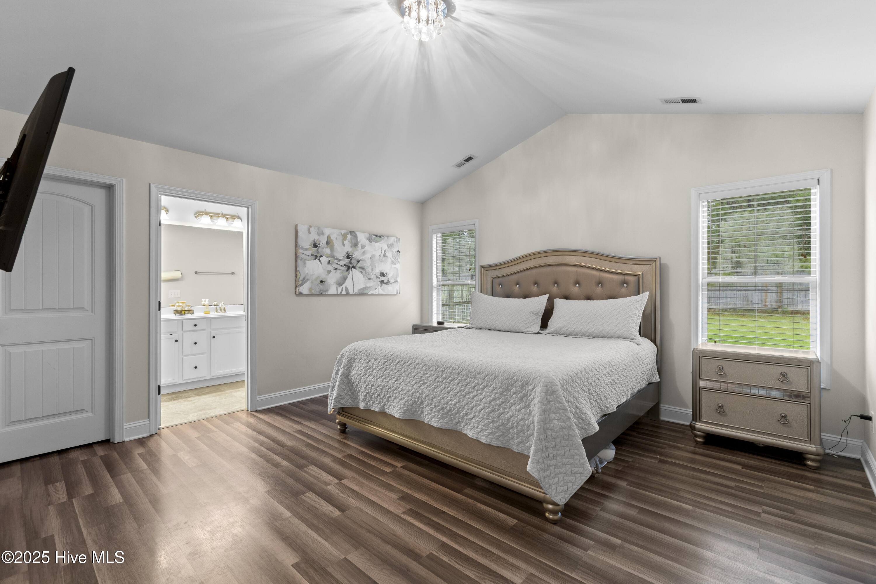 100567808 | Photo 12