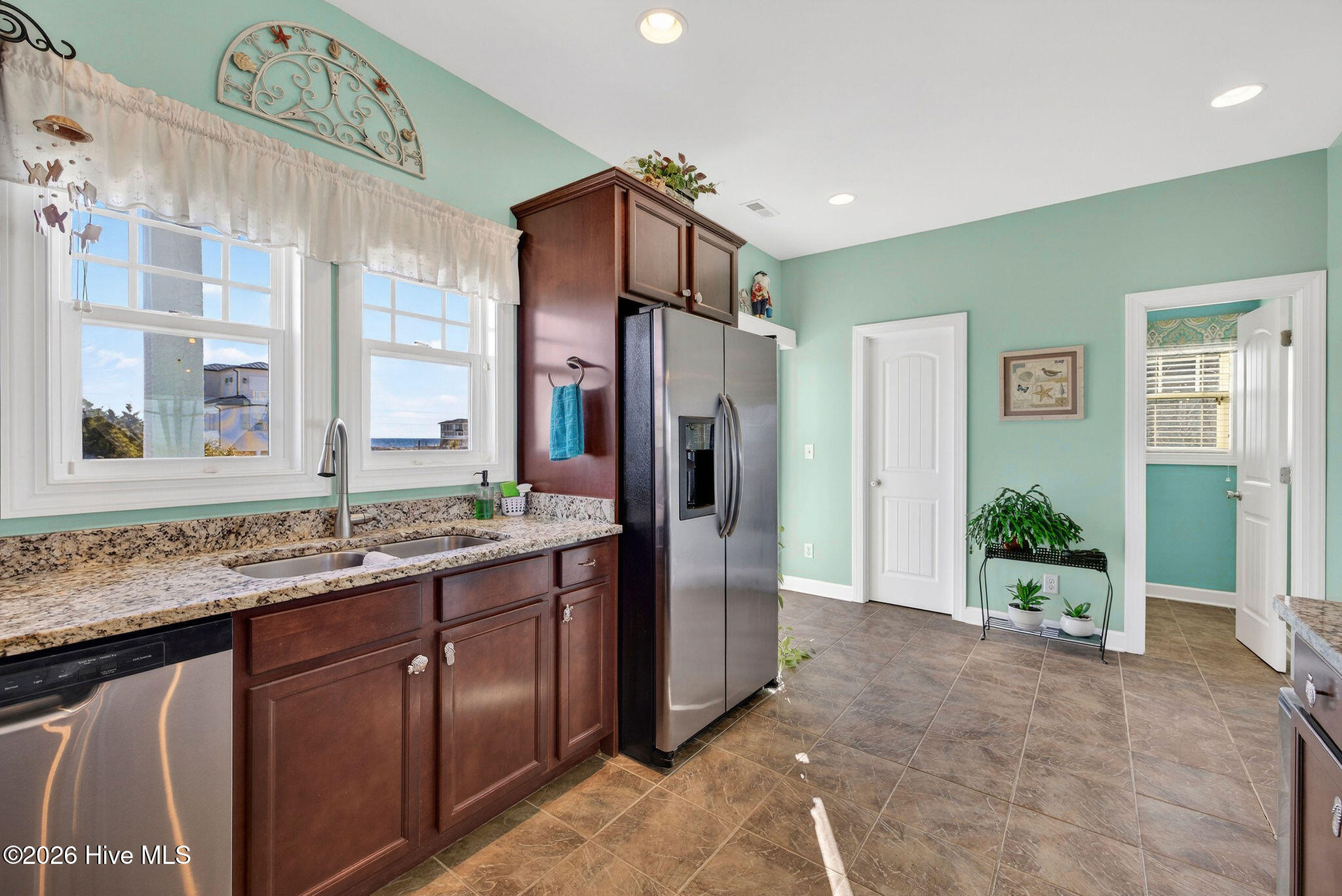 100549584 | Photo 25