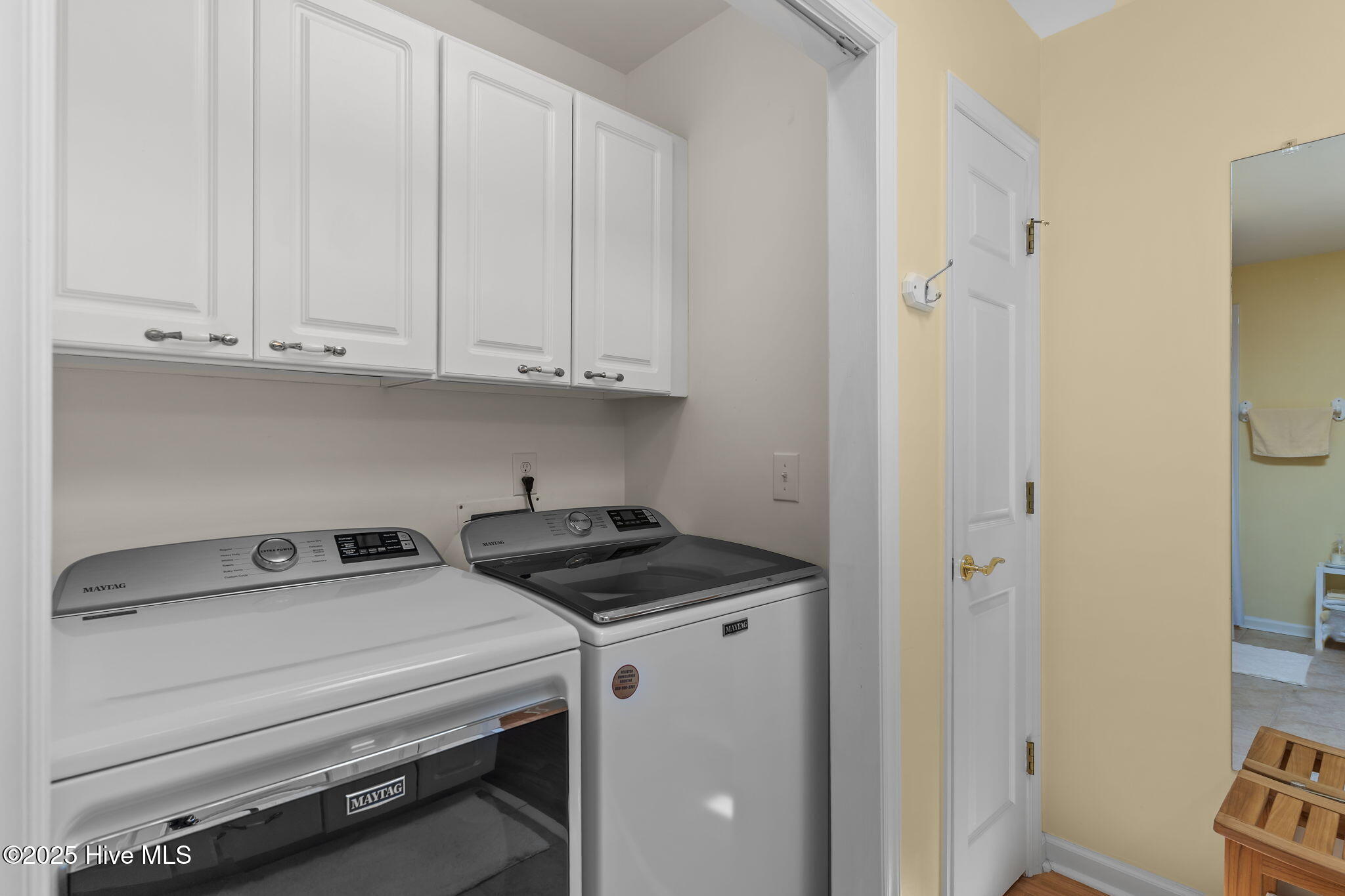 100521042 | Photo 36