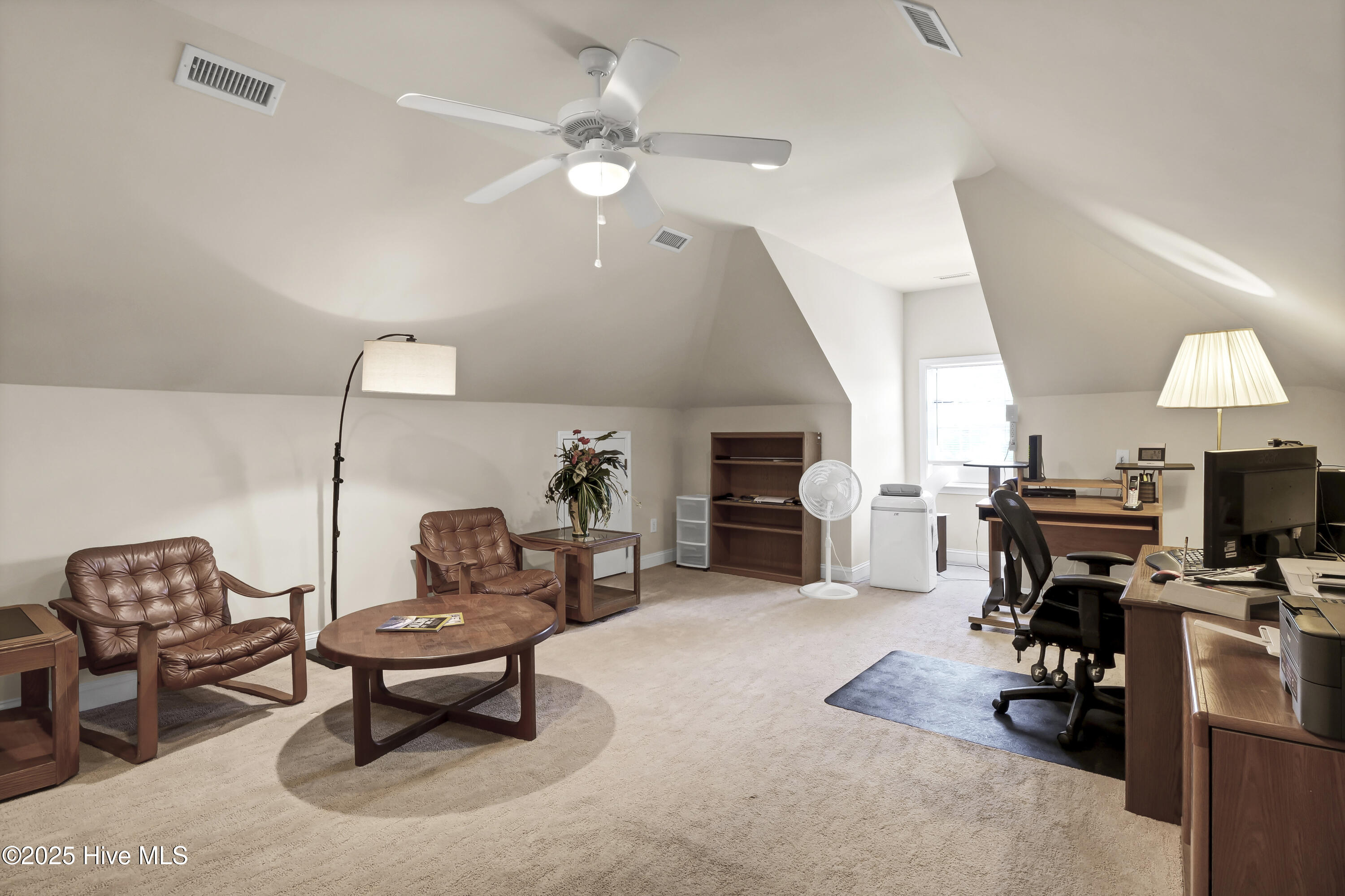 100506076 | Photo 36