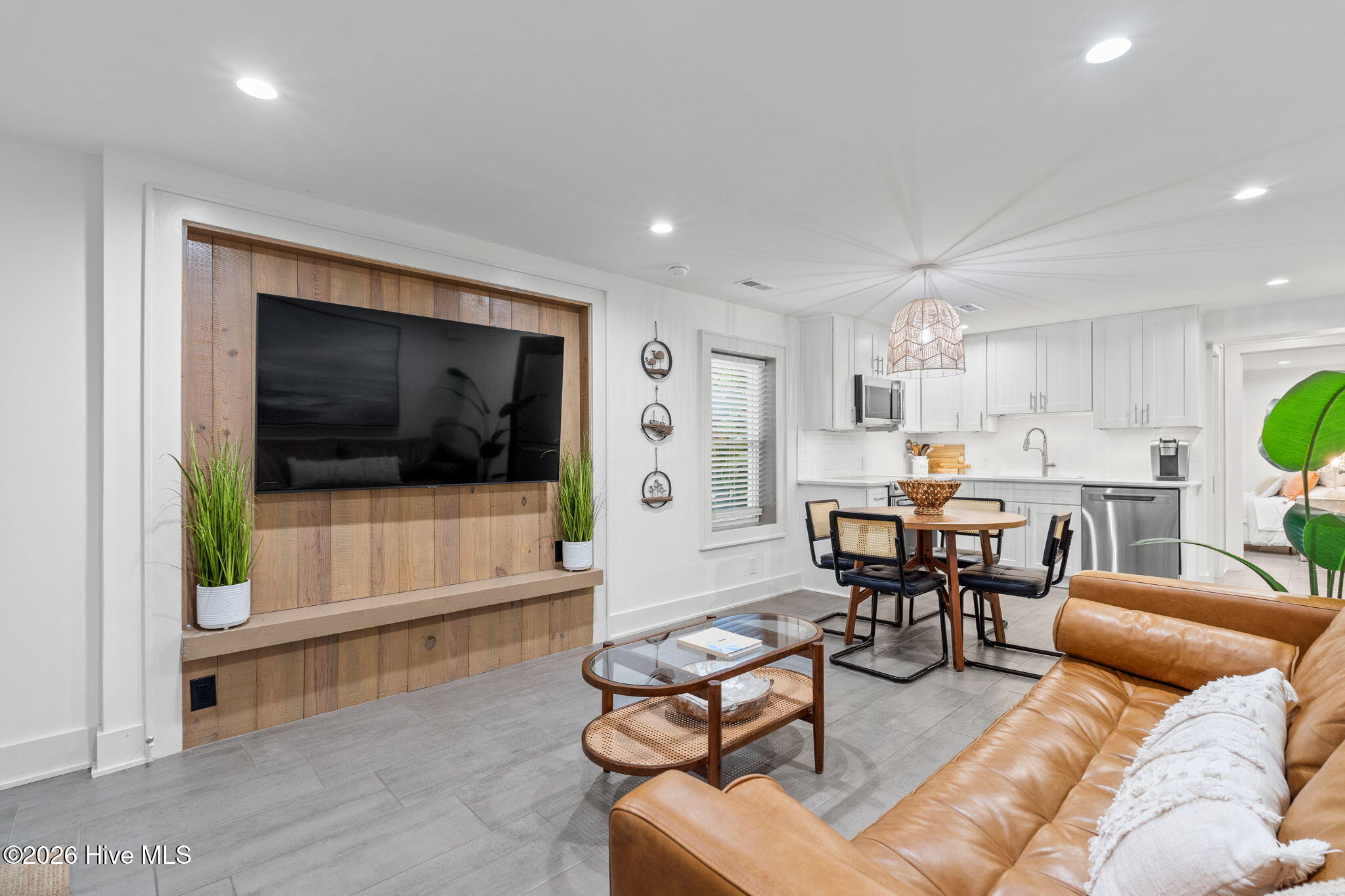 100565975 | Photo 22