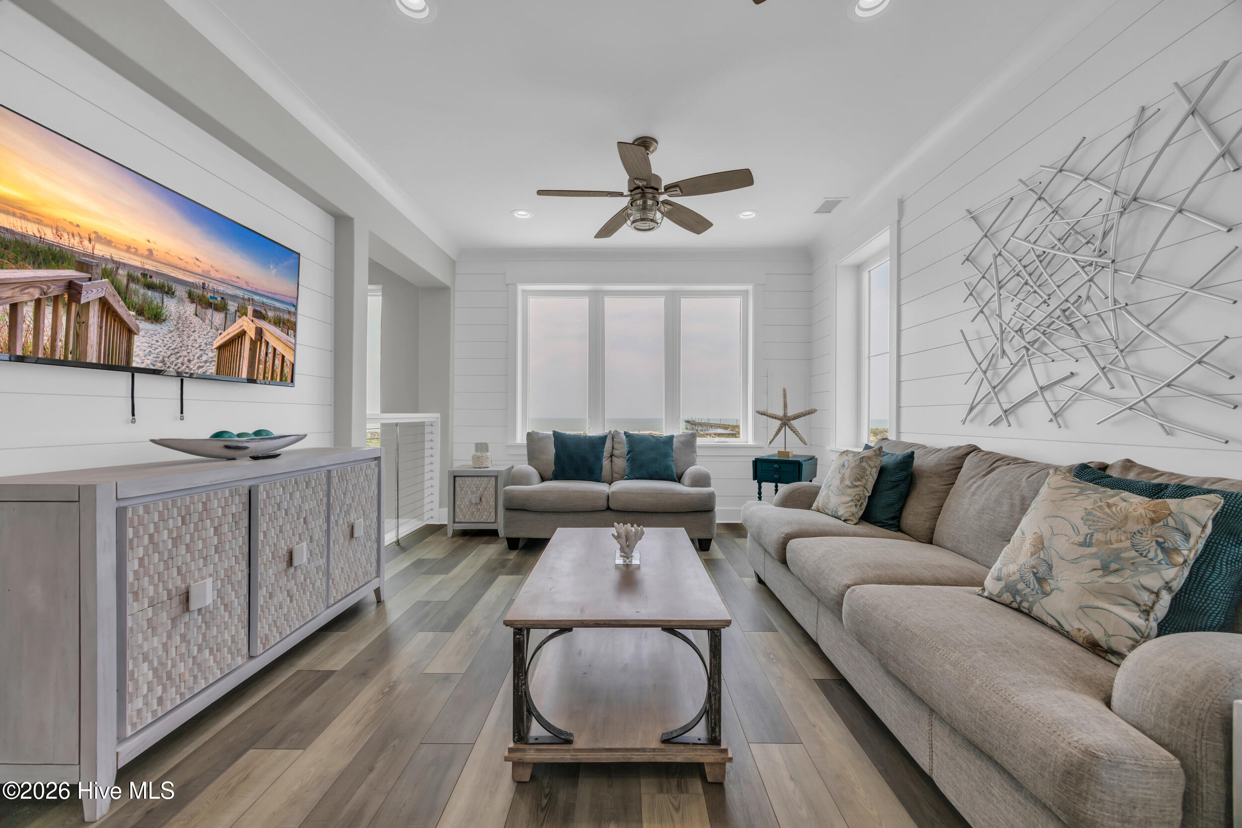 100557442 | Photo 53