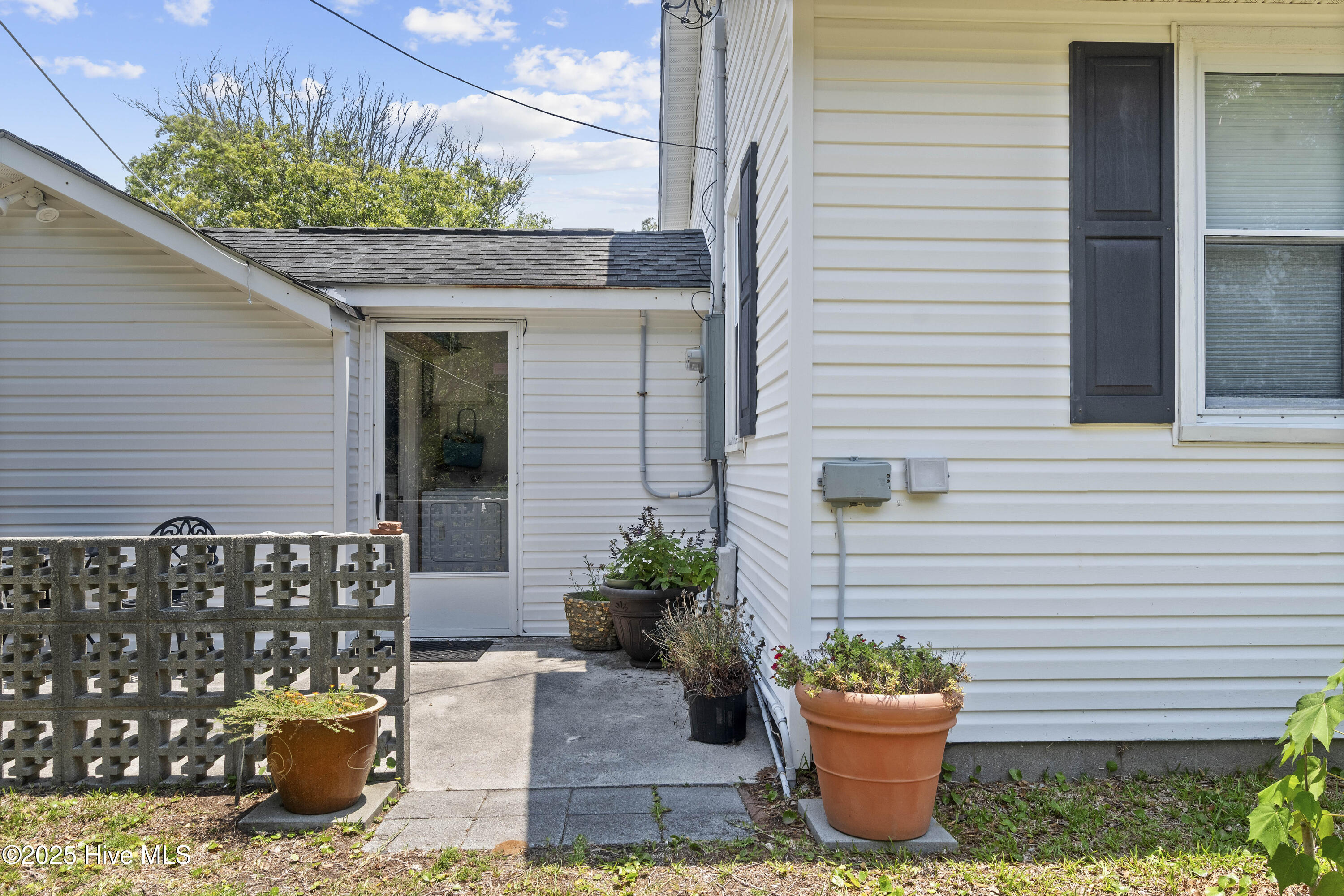Exterior photo of 109 Sunshine Court, Beaufort, NC 28516. MLS: 100594461