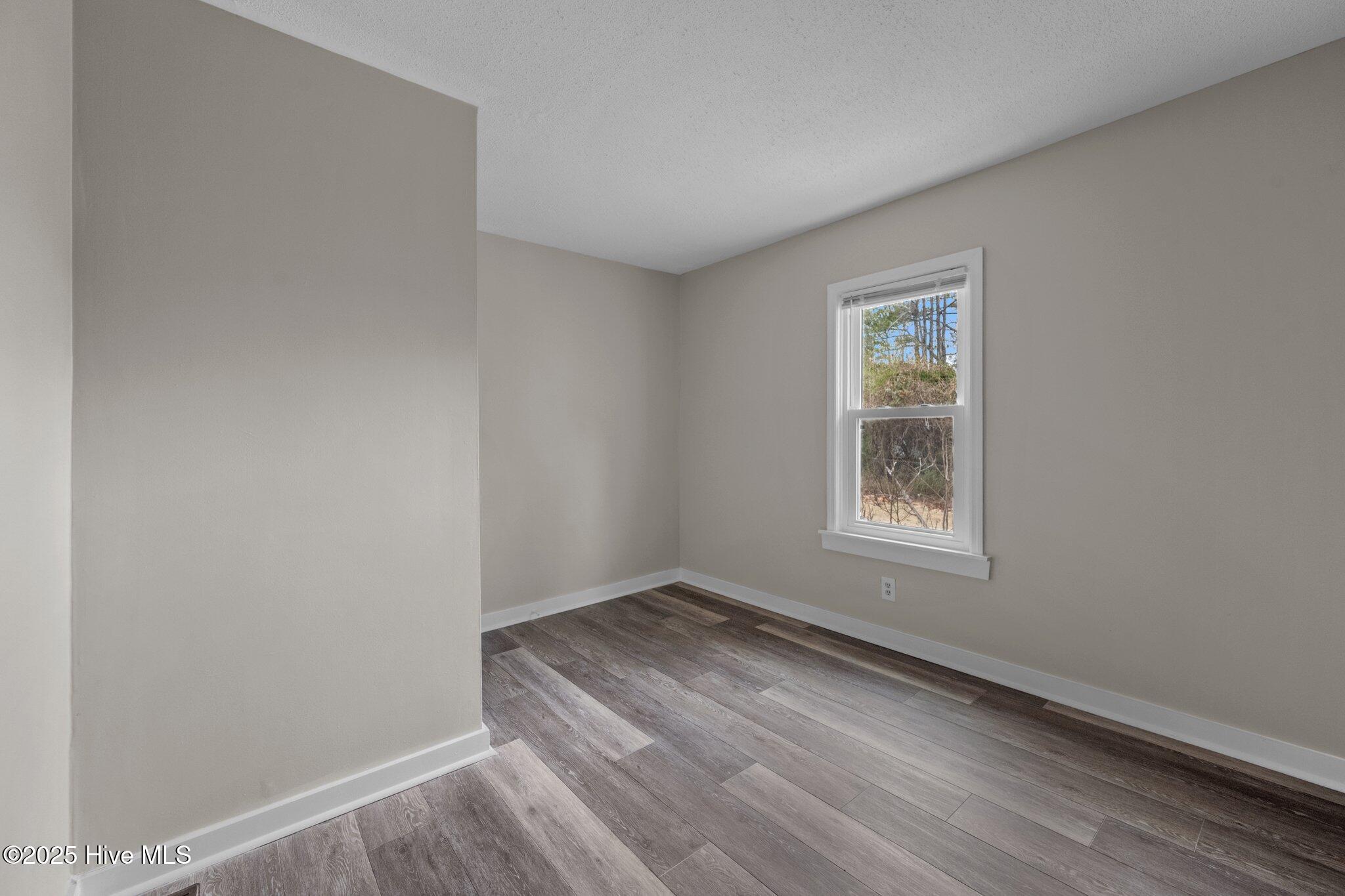 100568304 | Photo 26