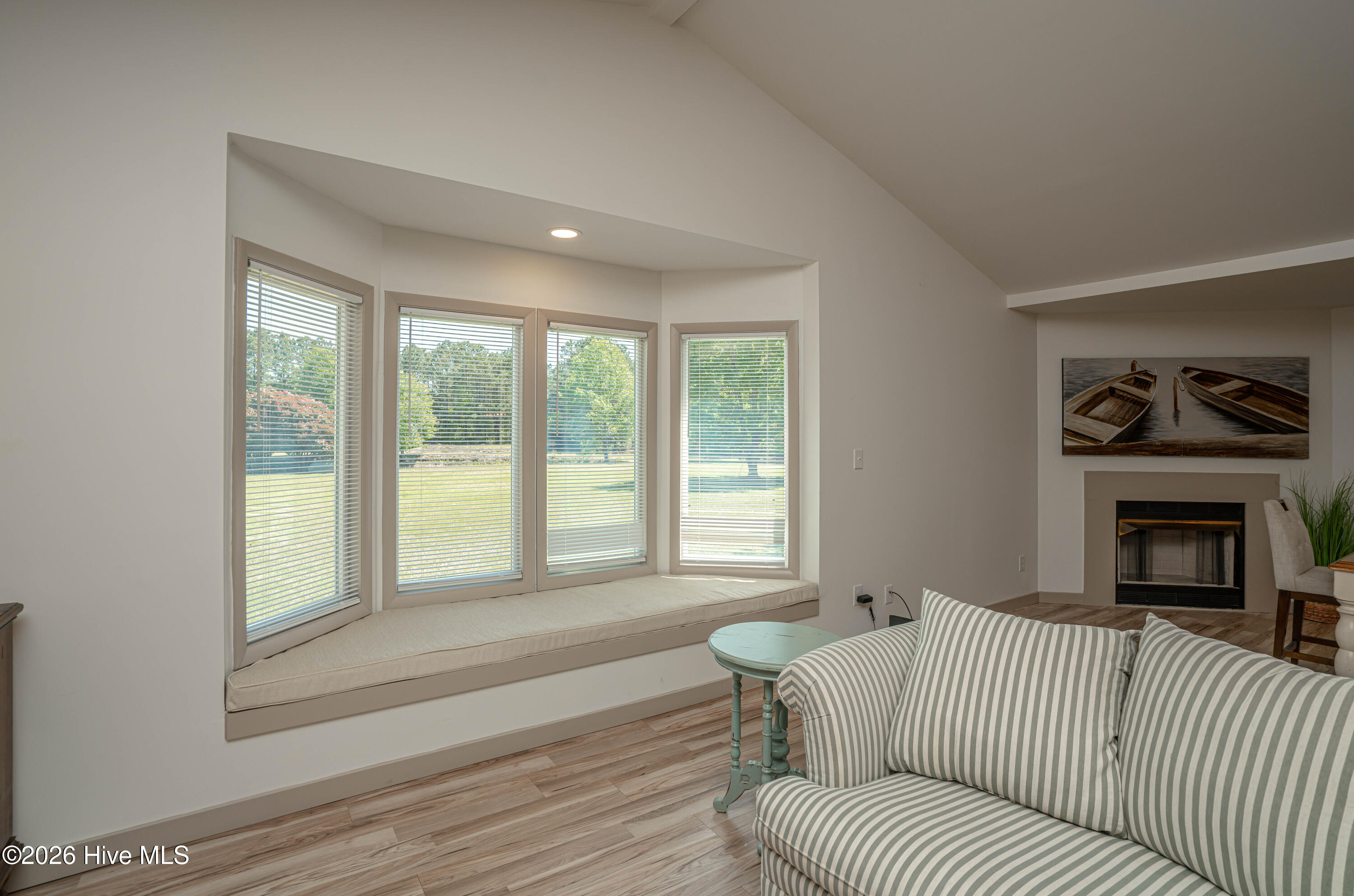 100567372 | Photo 13