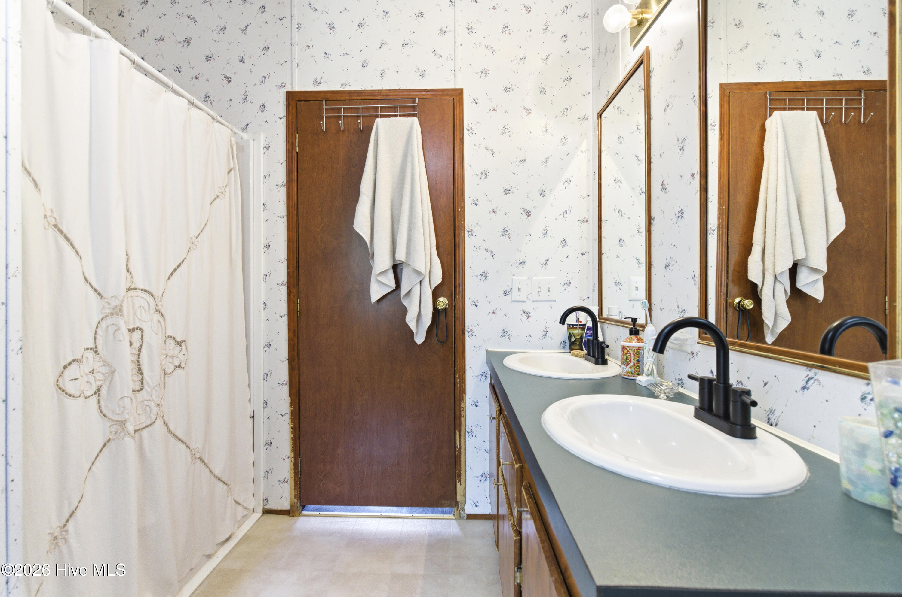 100565497 | Photo 27