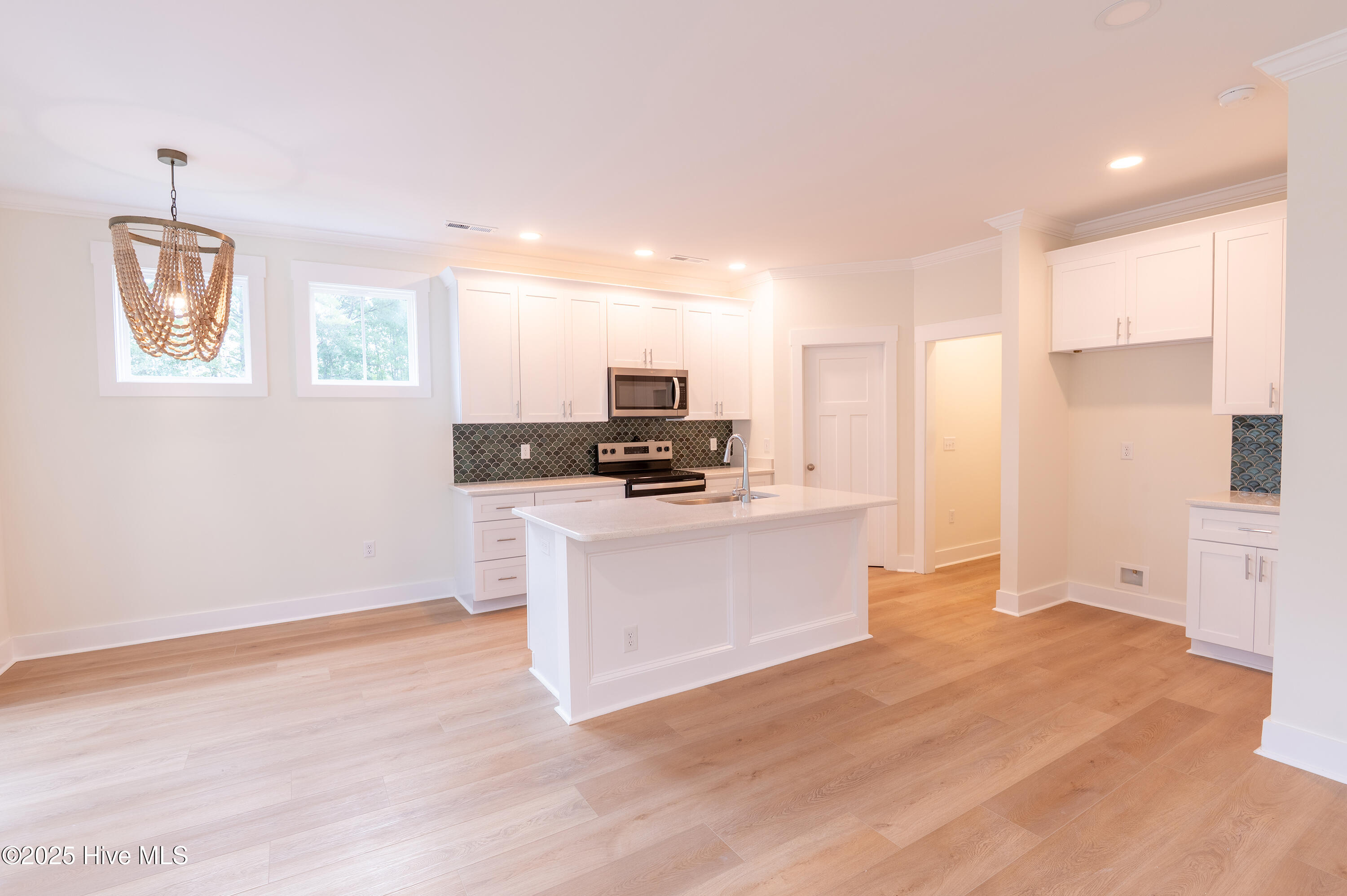 100518450 | Photo 10