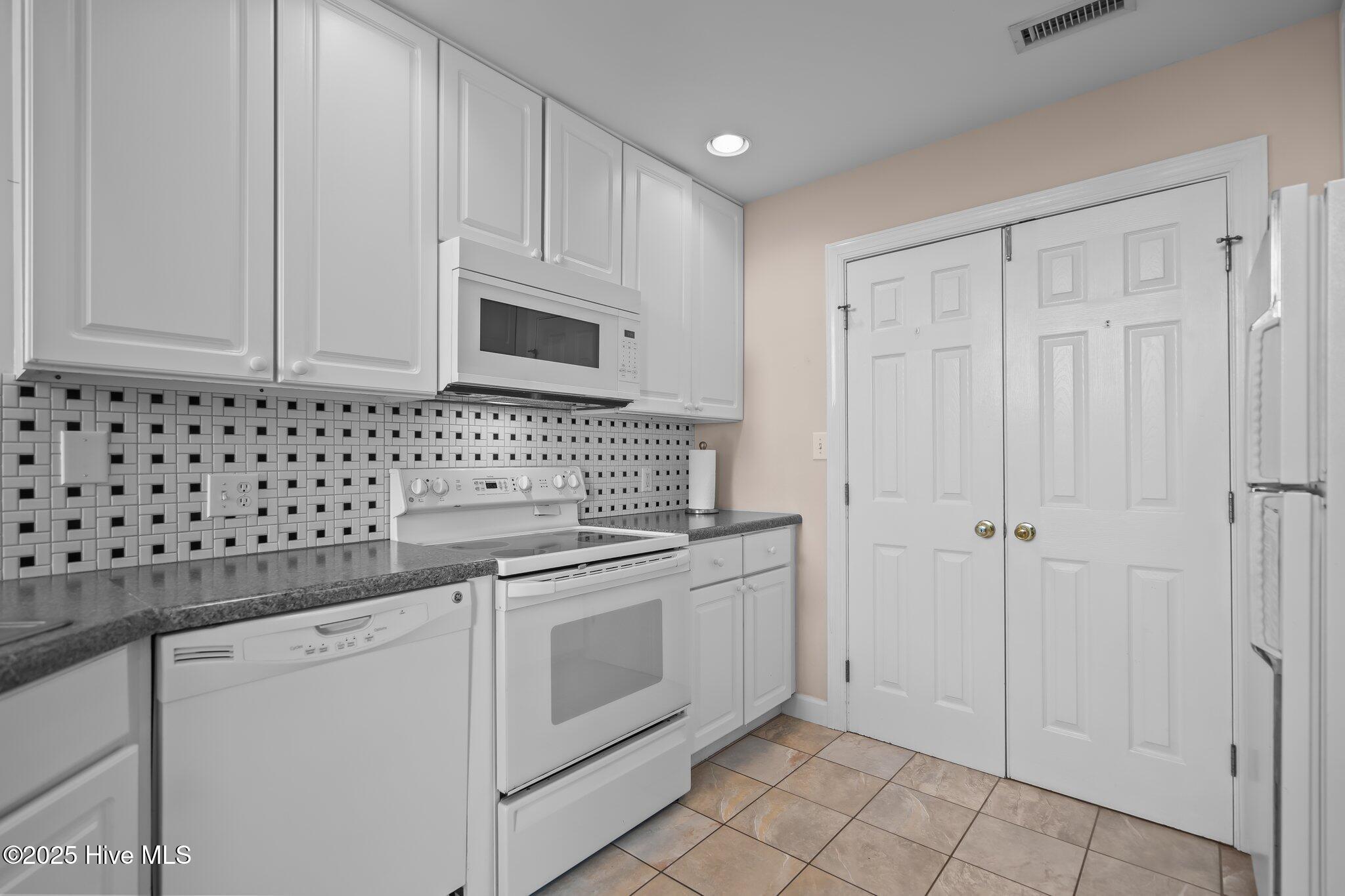 100506590 | Photo 21