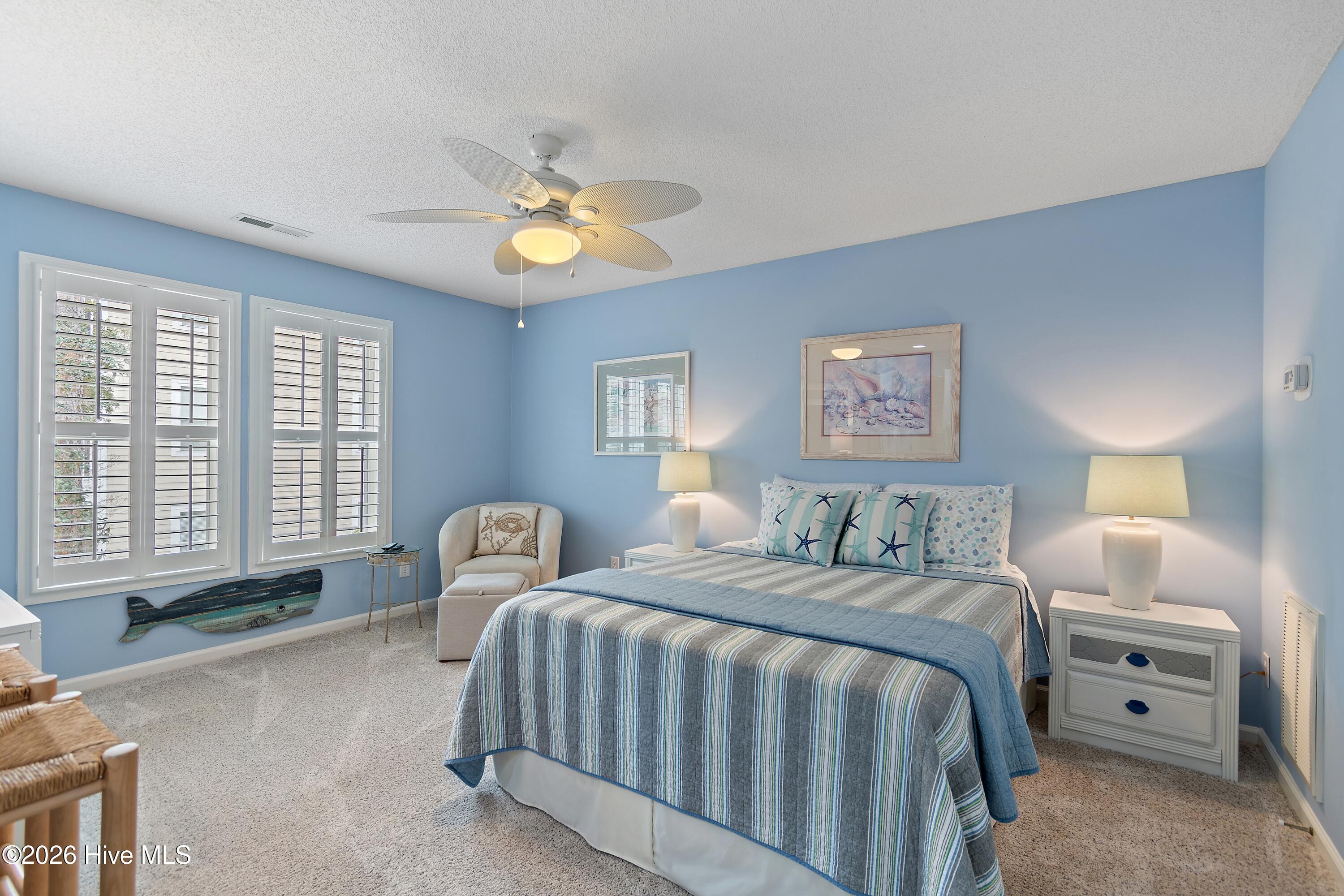 100558329 | Photo 25