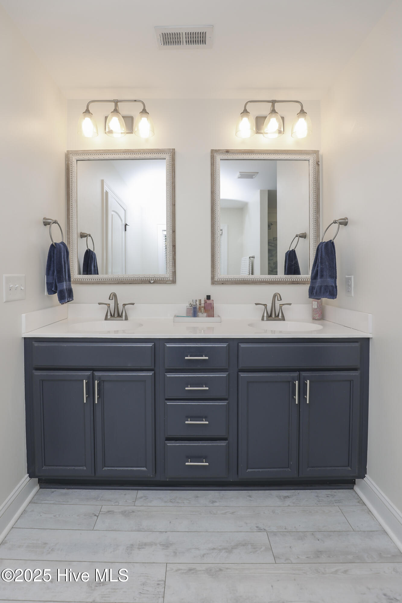 100513900 | Photo 39