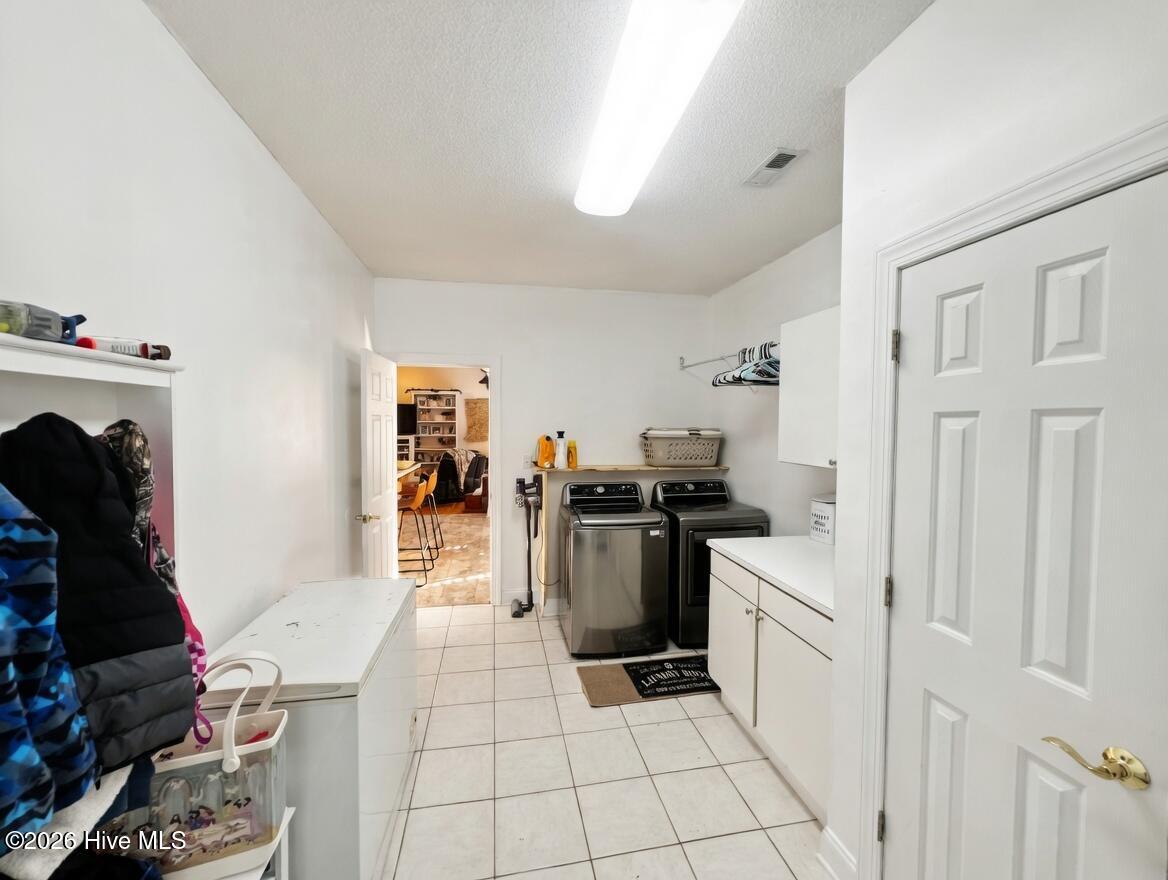 100563366 | Photo 24