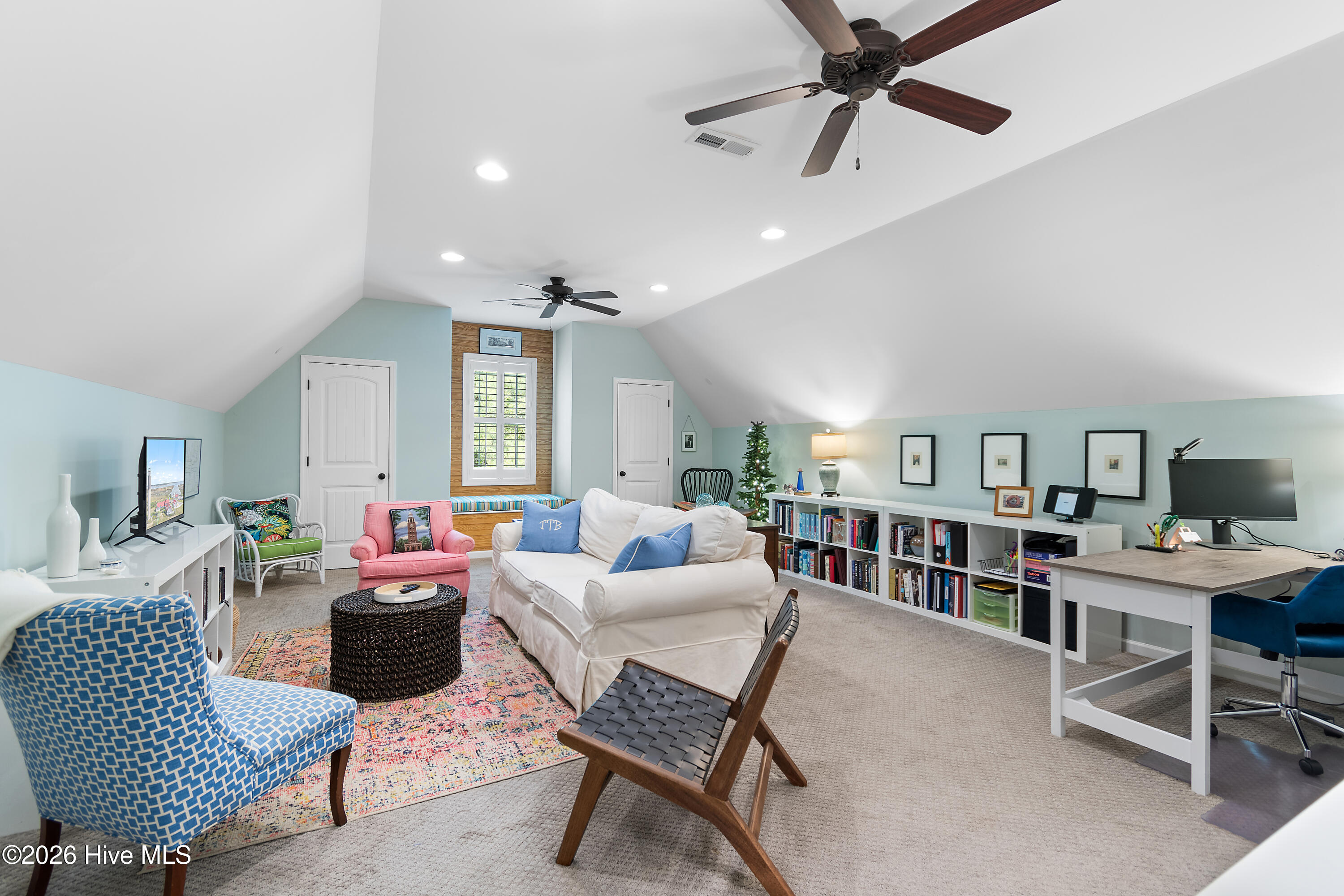 100566075 | Photo 41