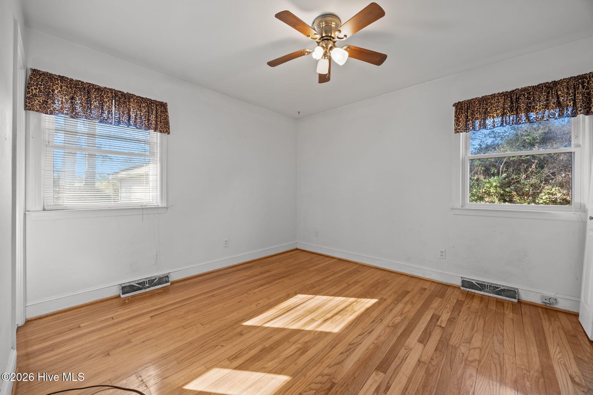 100547084 | Photo 14