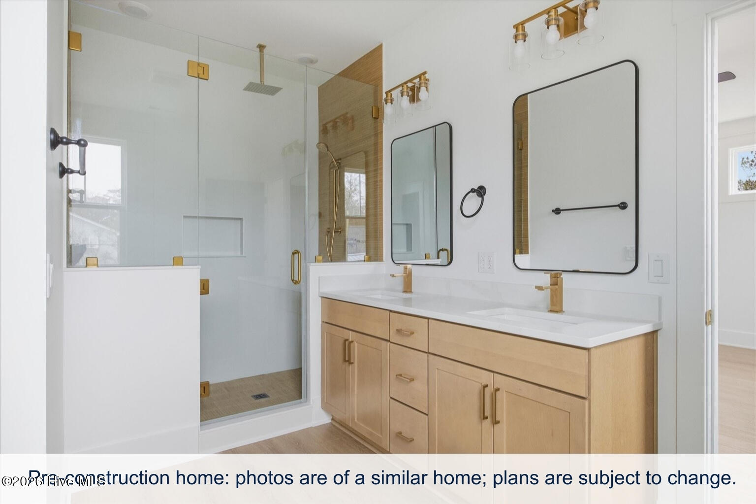 100567849 | Photo 27