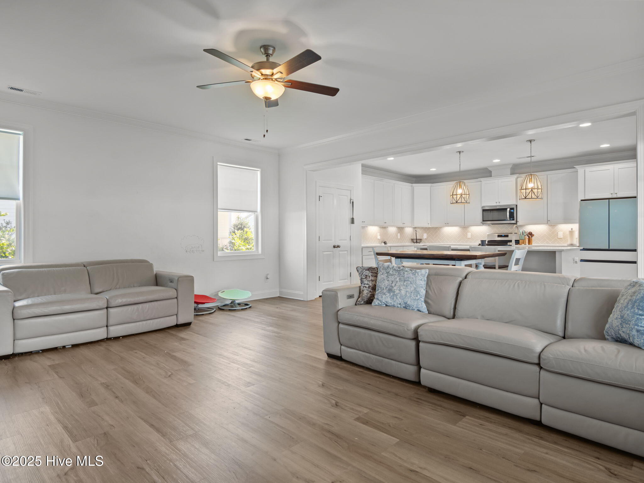 100534730 | Photo 14