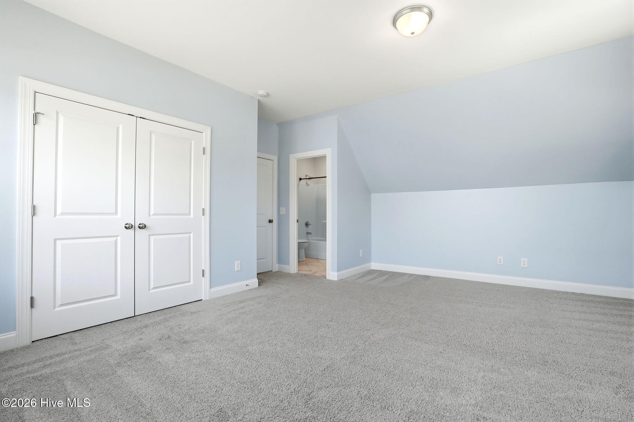 100562109 | Photo 56