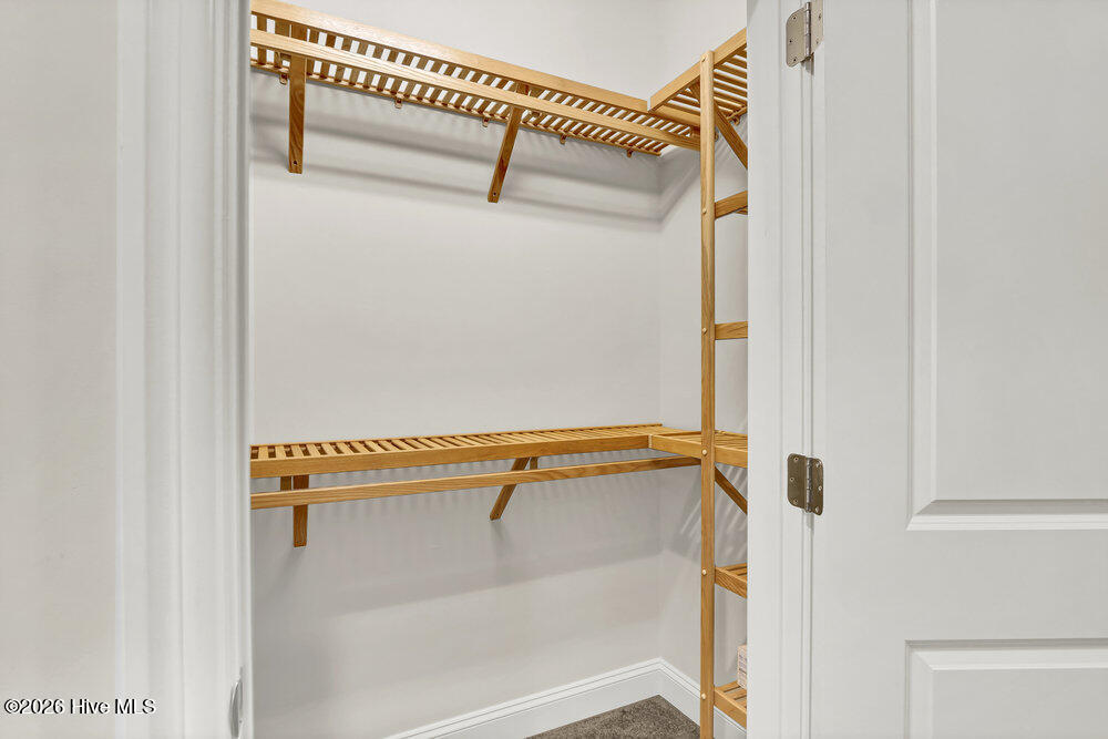 100553445 | Photo 18