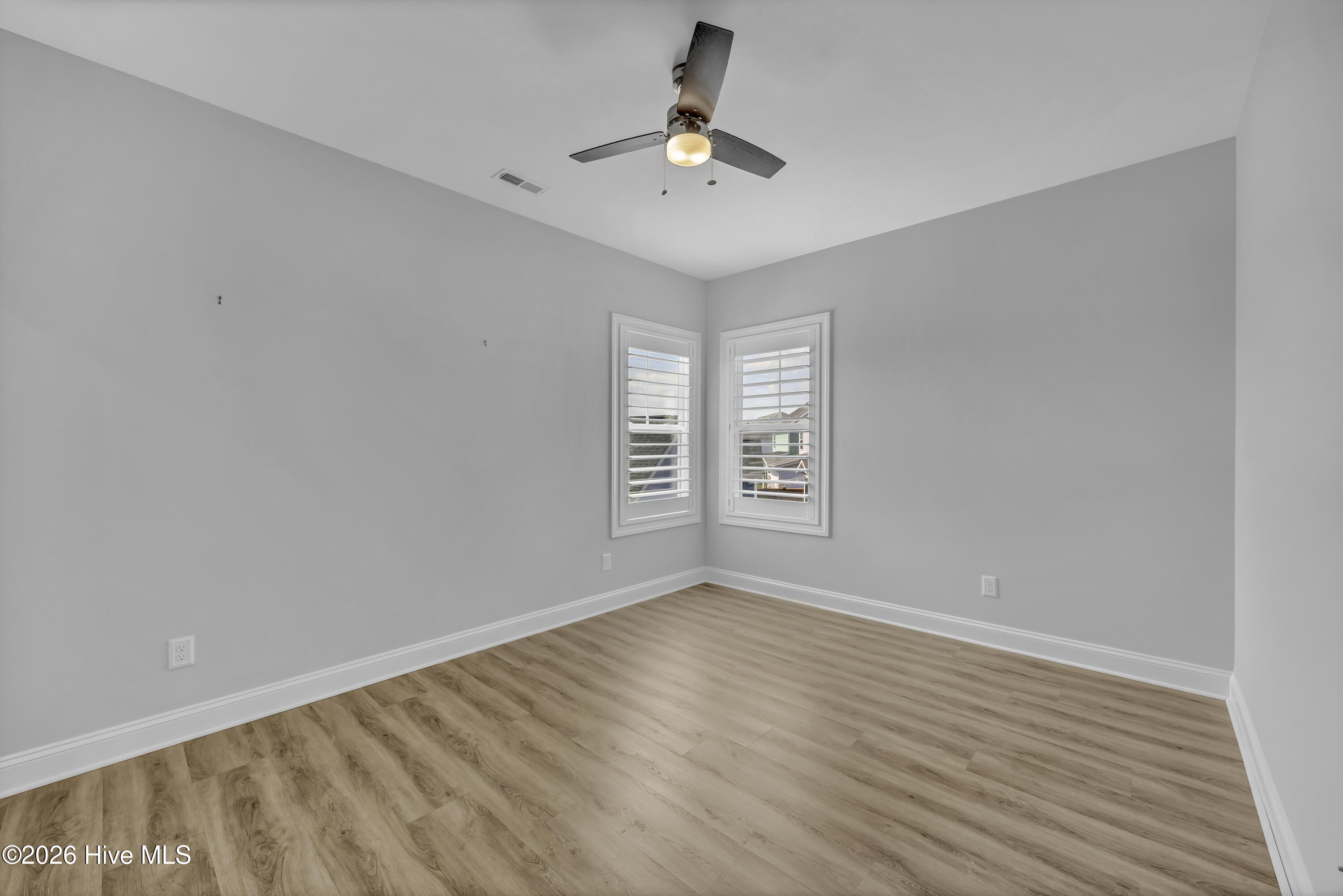 100565697 | Photo 28