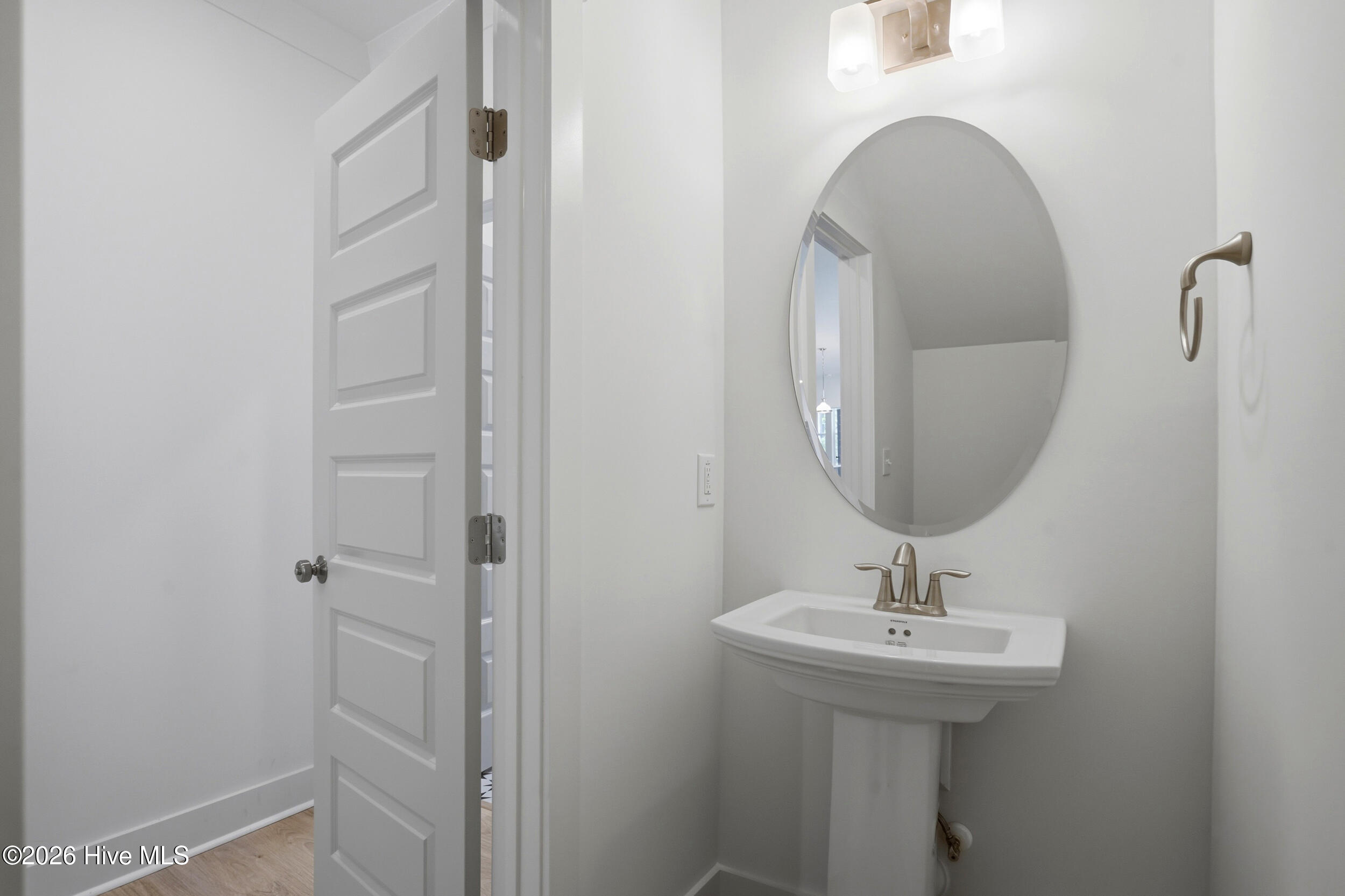 100561553 | Photo 26