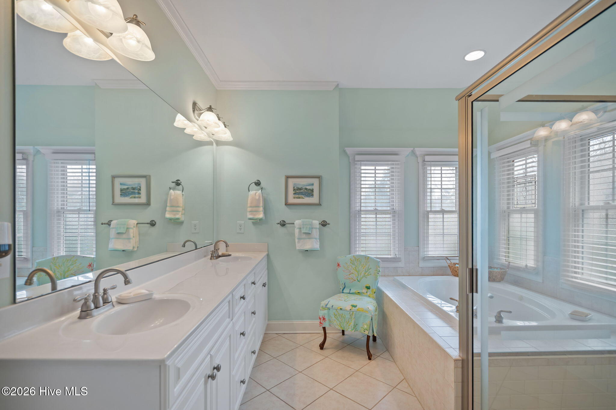 100560775 | Photo 27