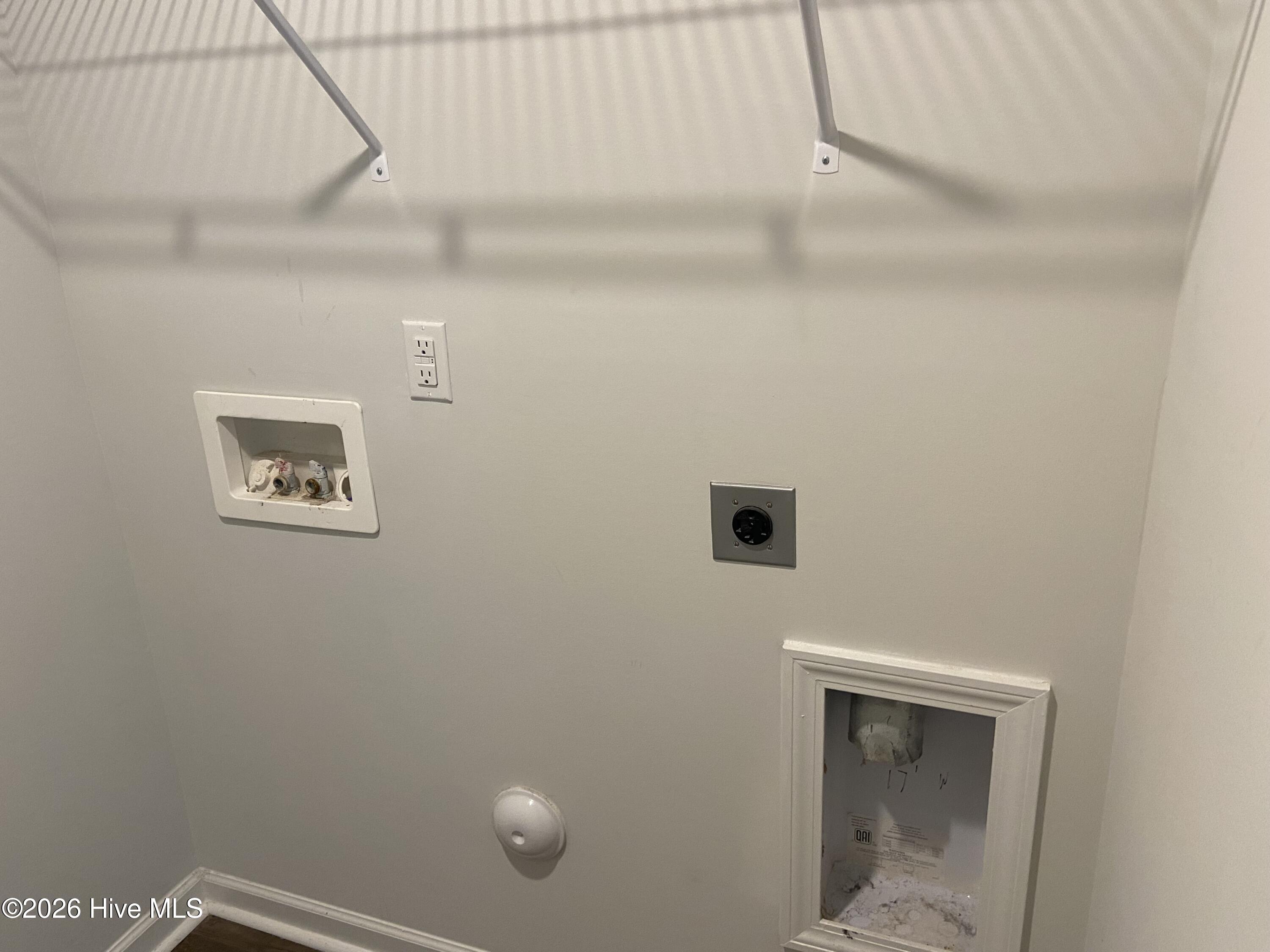 100561980 | Photo 30