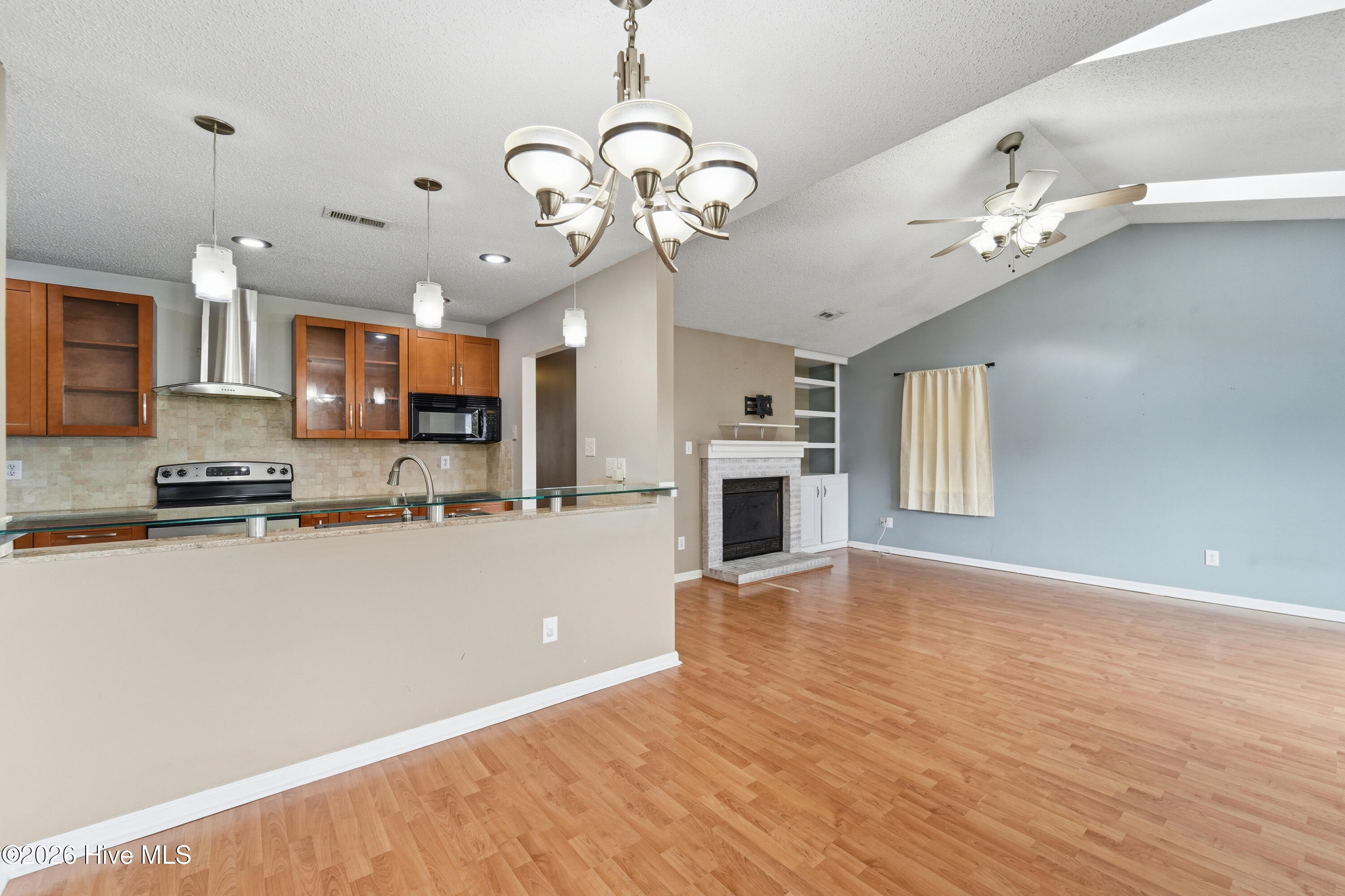 100559067 | Photo 26