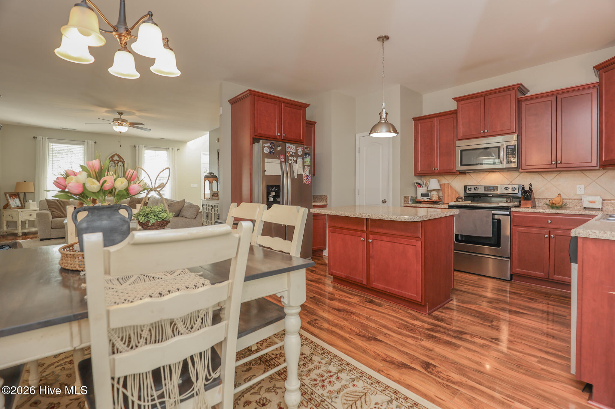 100559390 | Photo 16