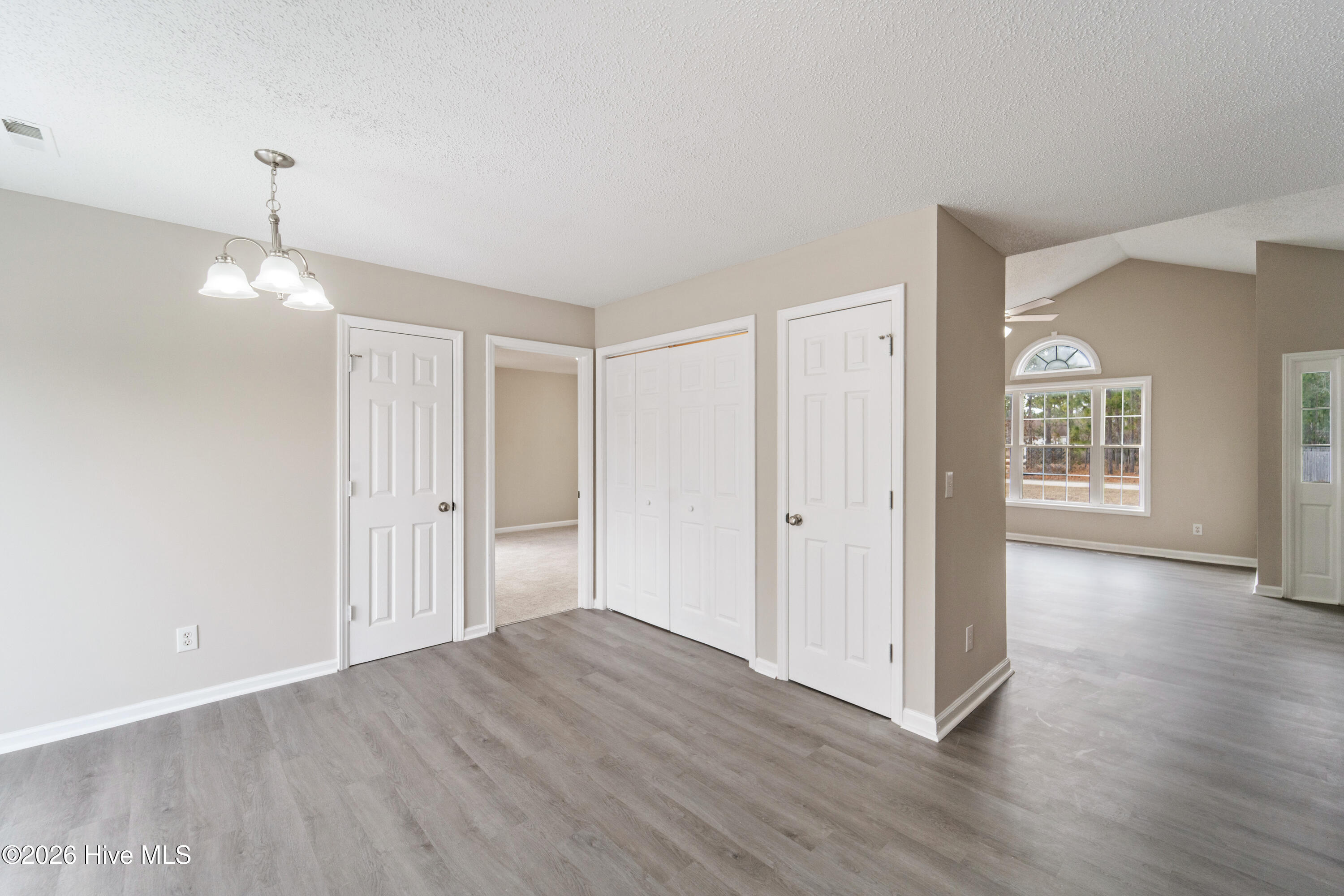 100551599 | Photo 15