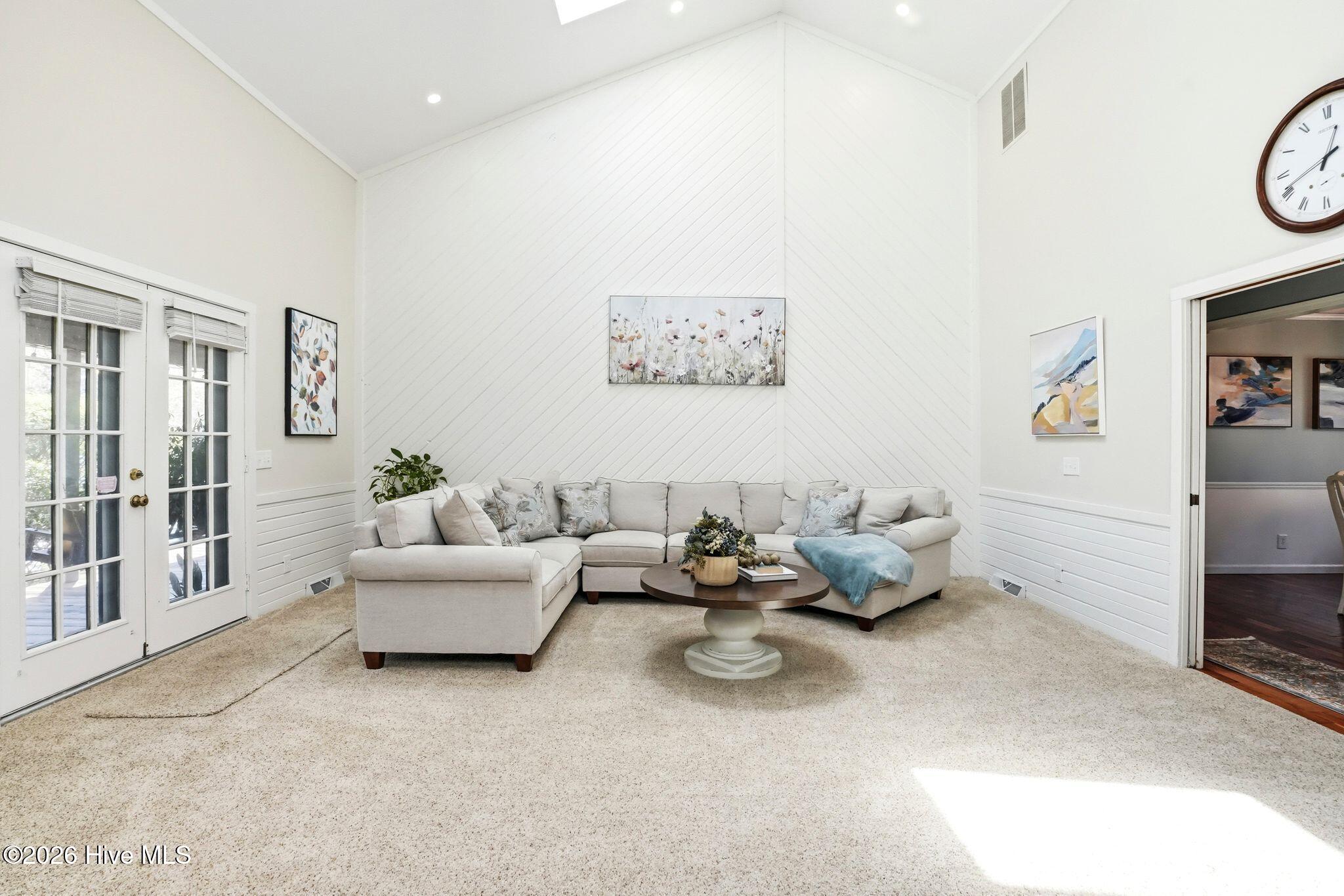 100563763 | Photo 17