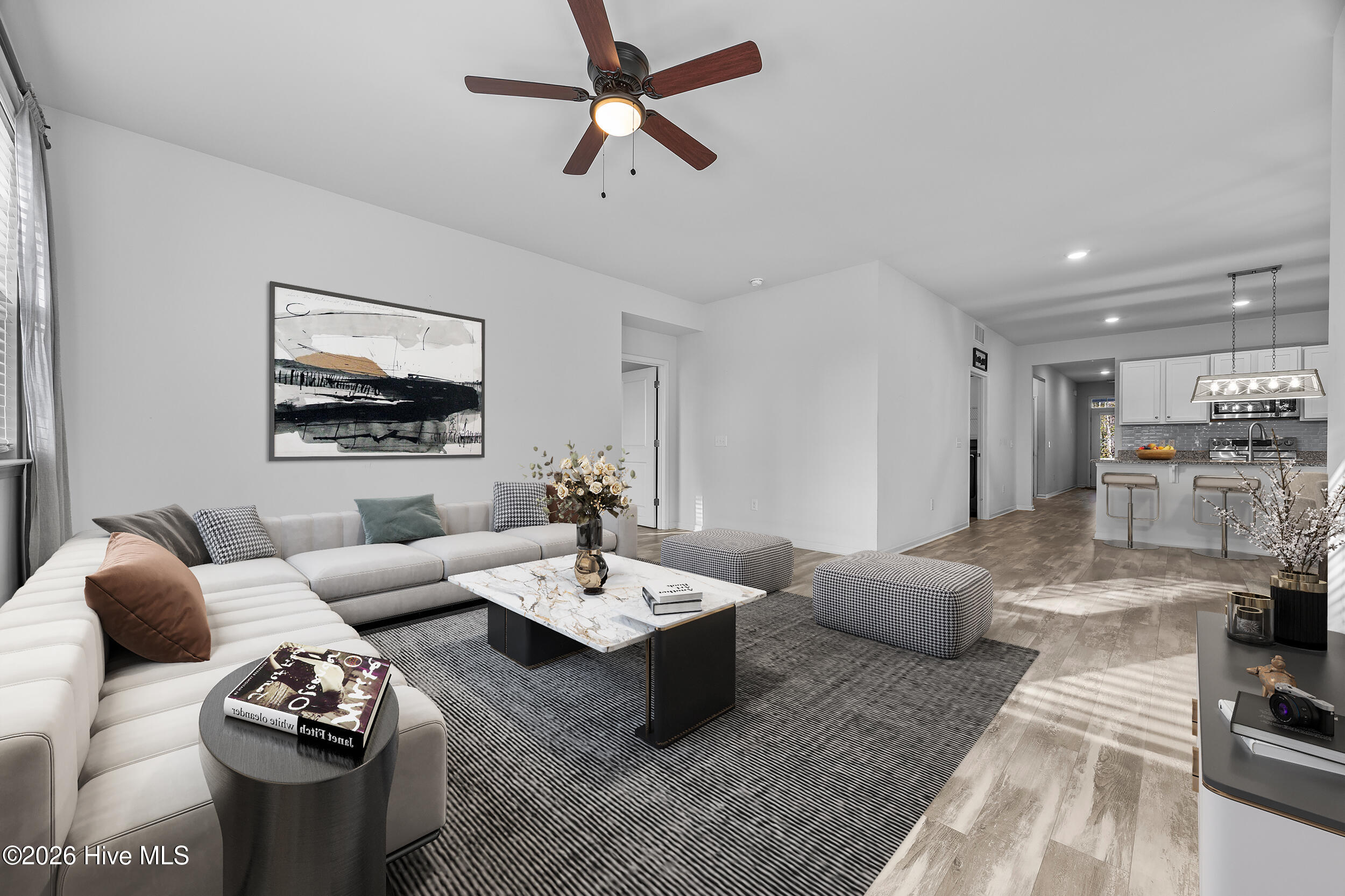 100552645 | Photo 25