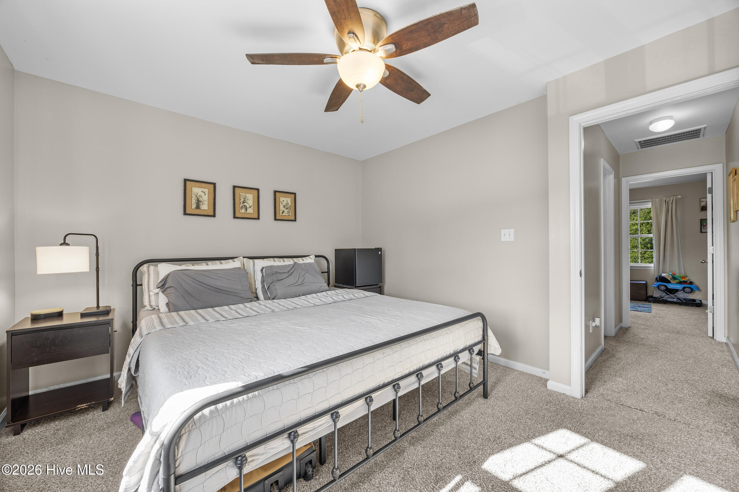 100570282 | Photo 12