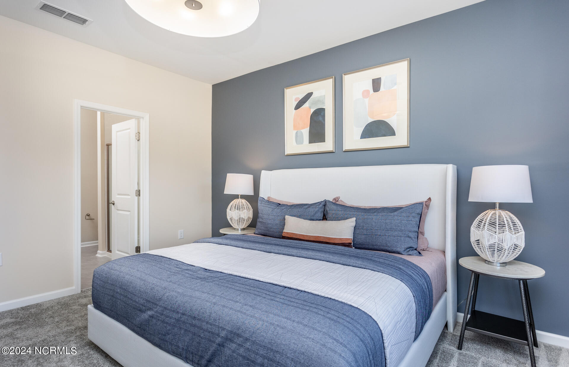 100535942 | Photo 13