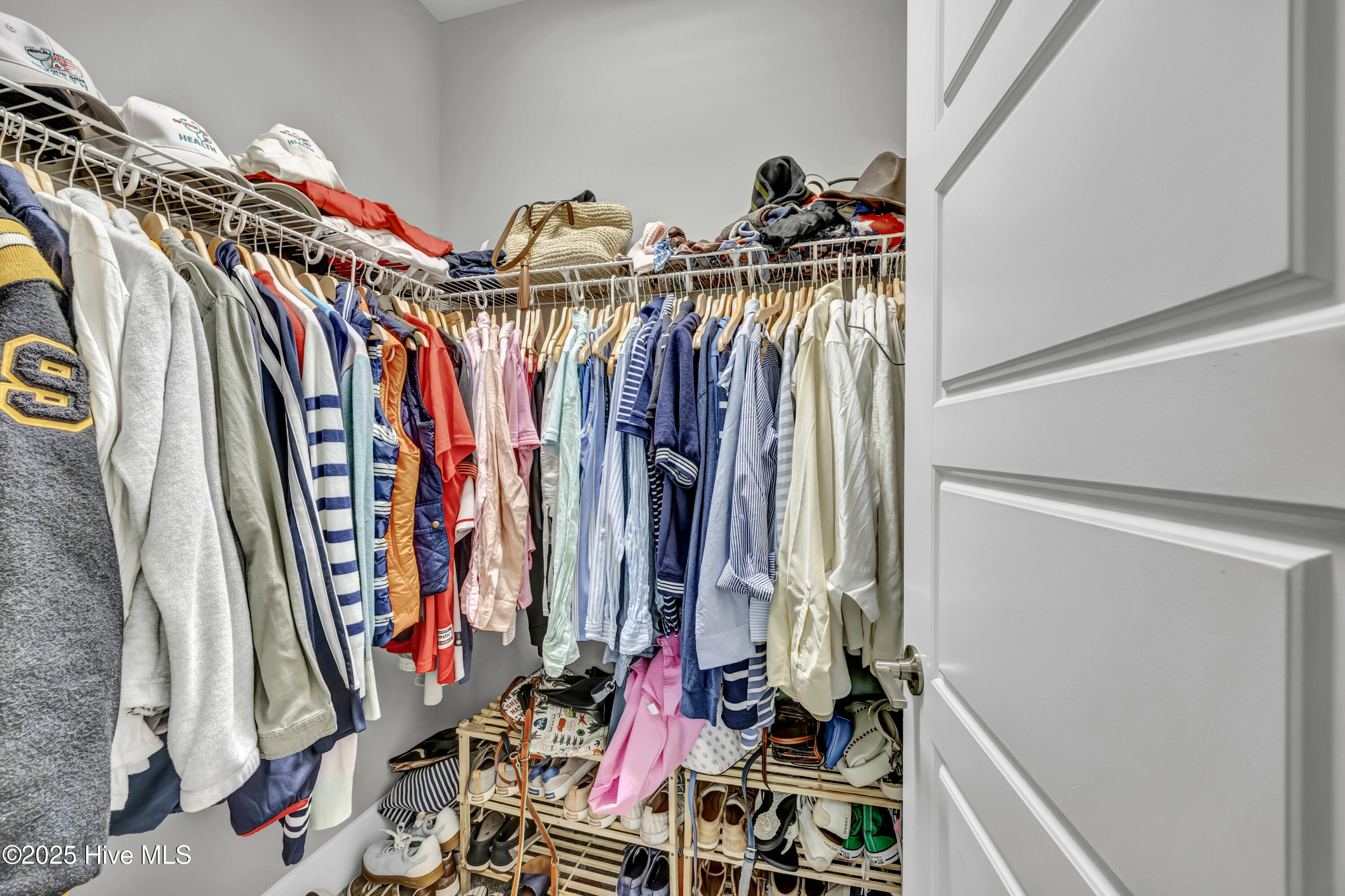 100535500 | Photo 23