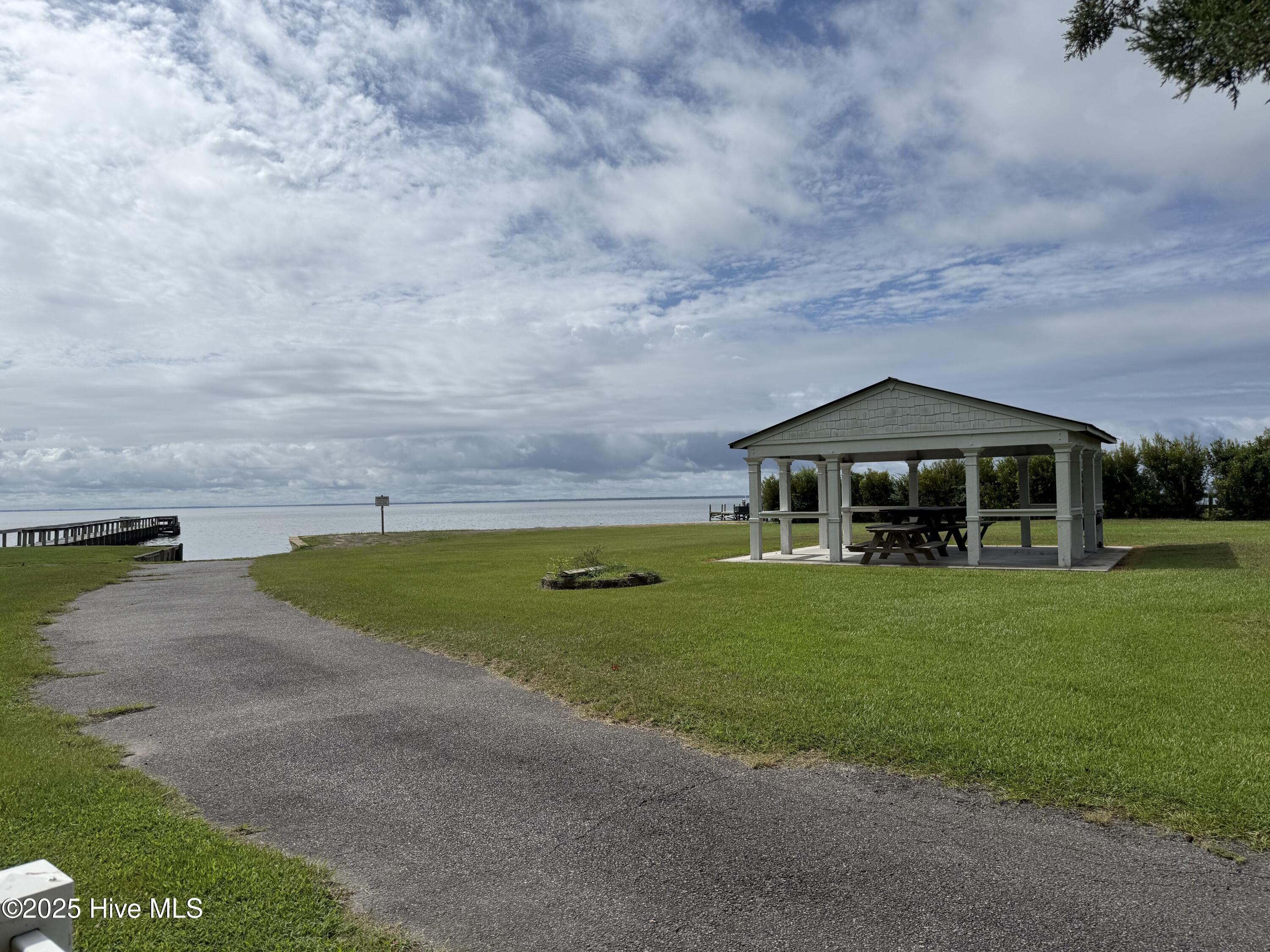 Neighborhood picnic area, boat ramp & pier
