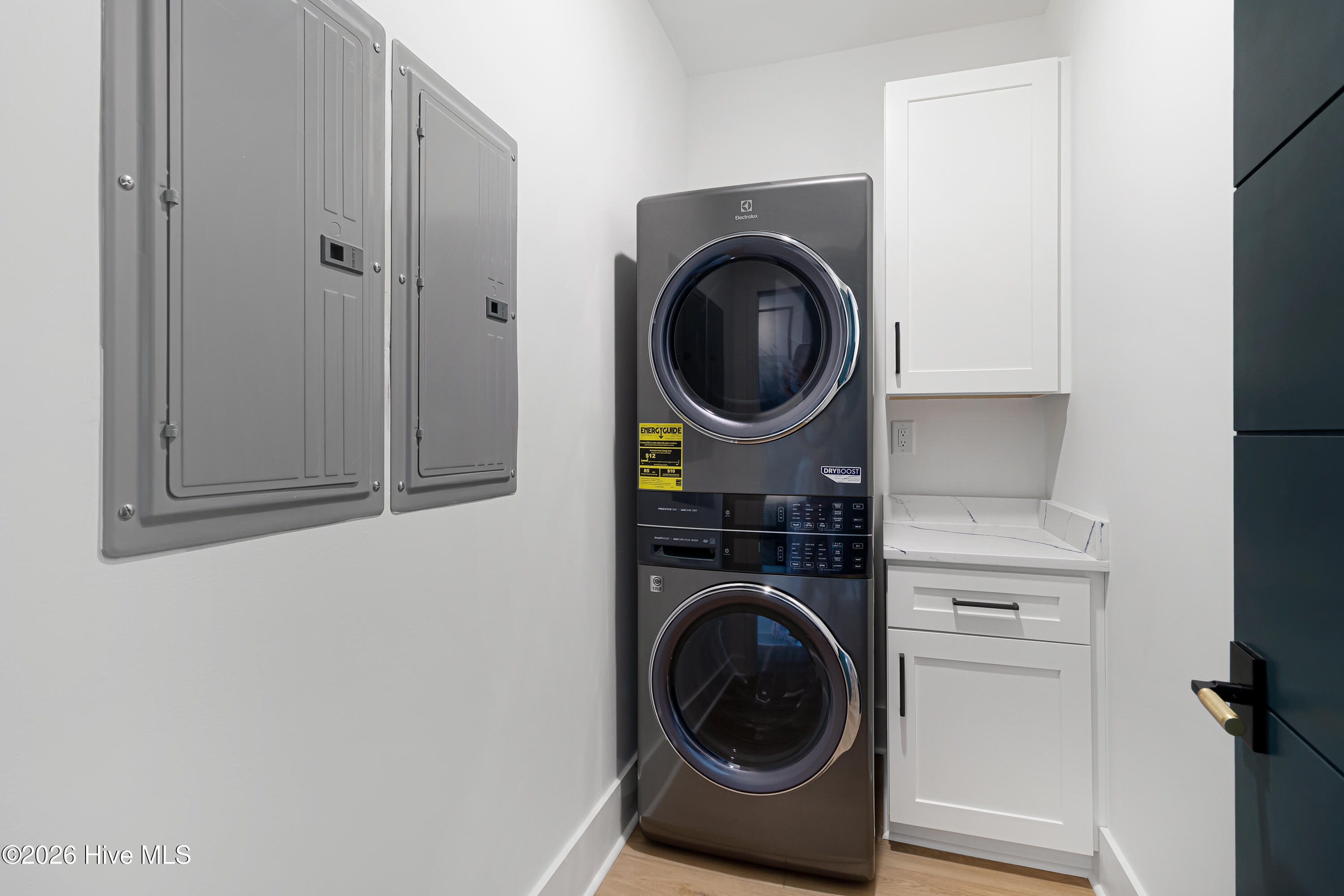 100567195 | Photo 46