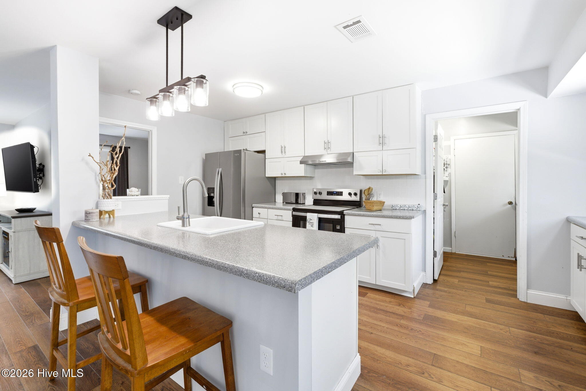 100564618 | Photo 17