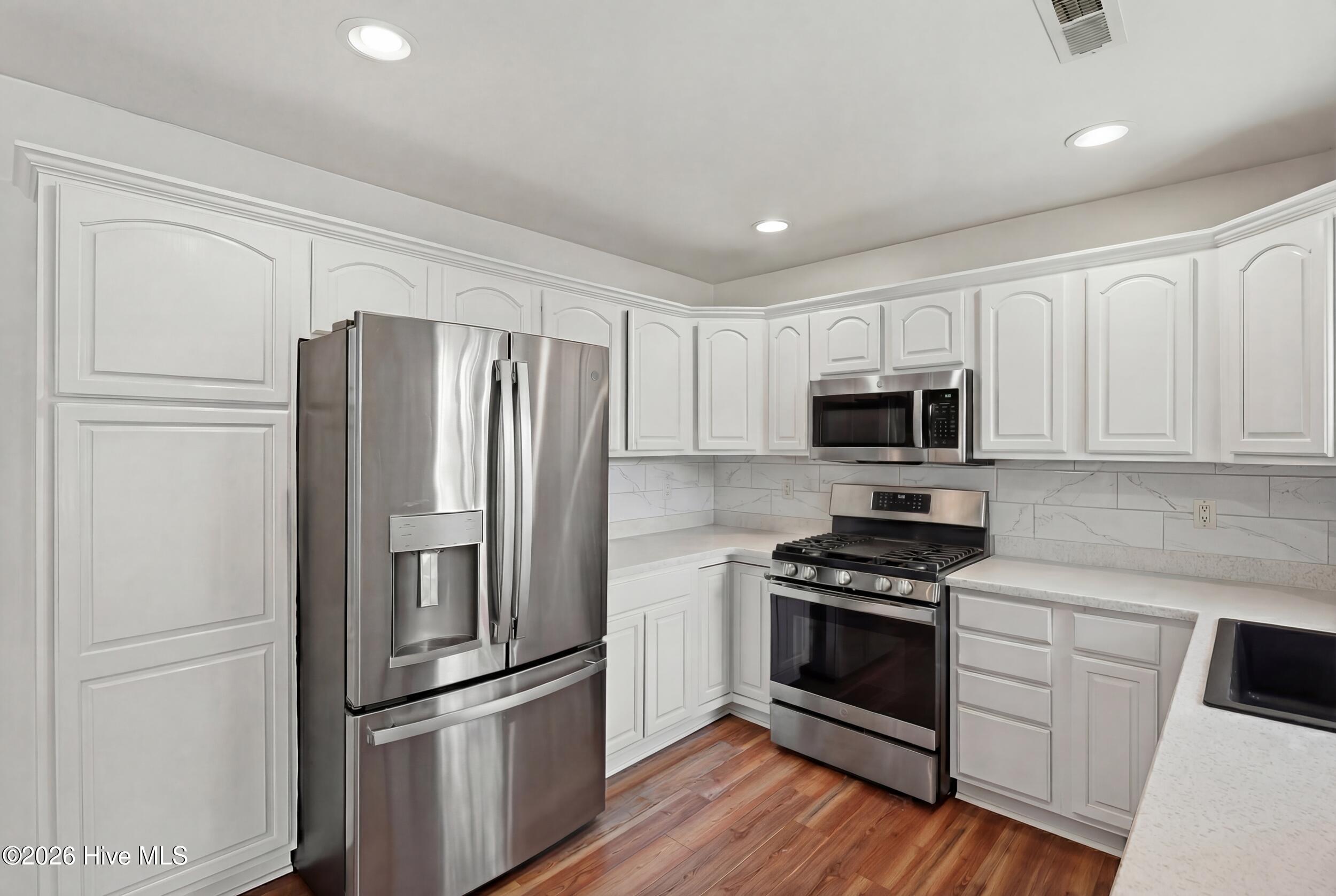 100565699 | Photo 11