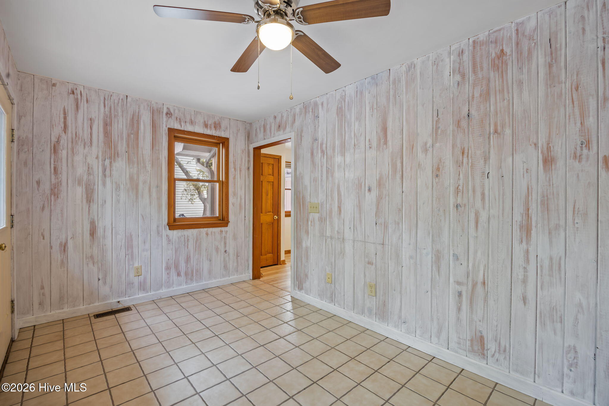 100565896 | Photo 31