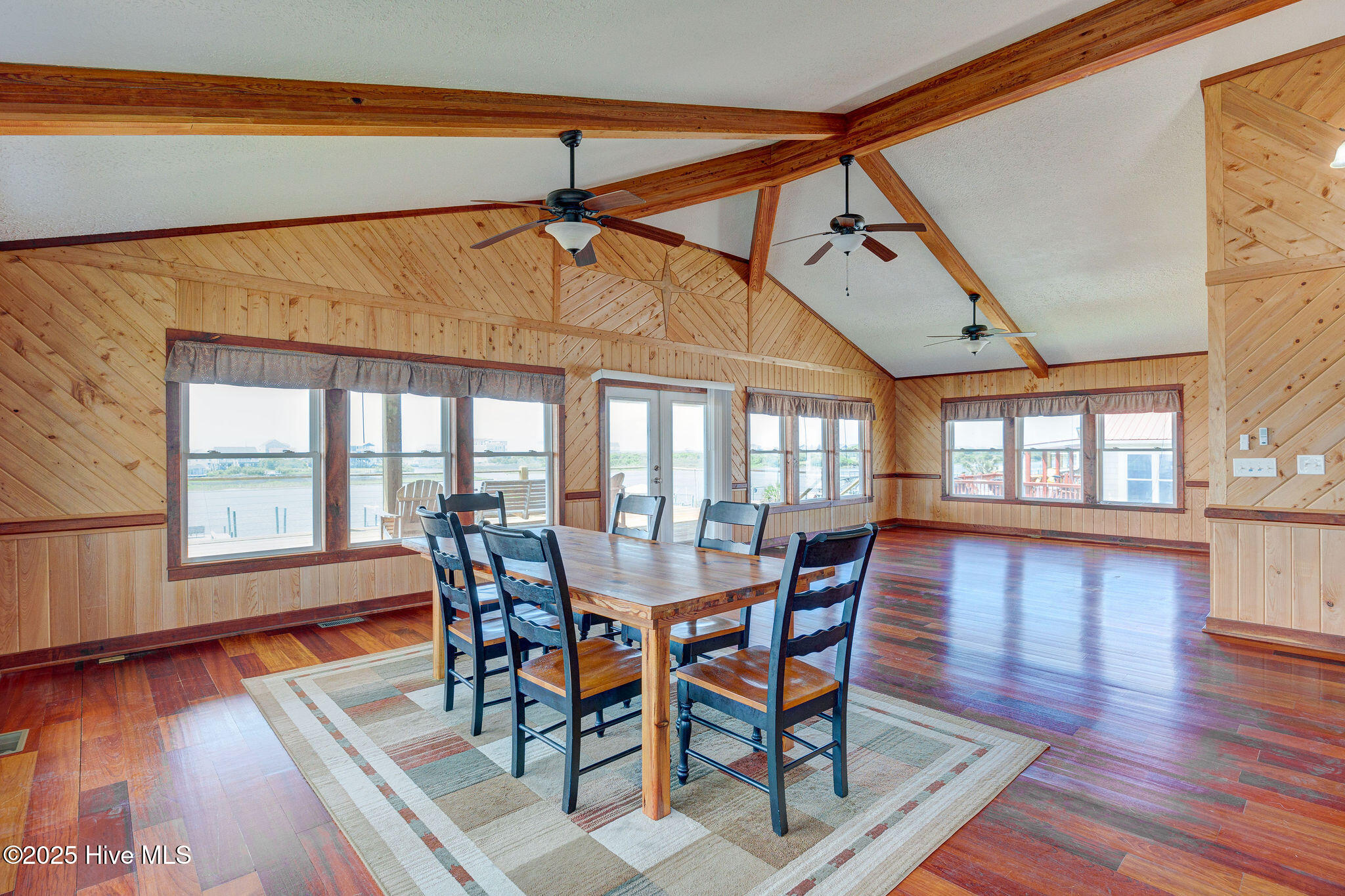 100505826 | Photo 17