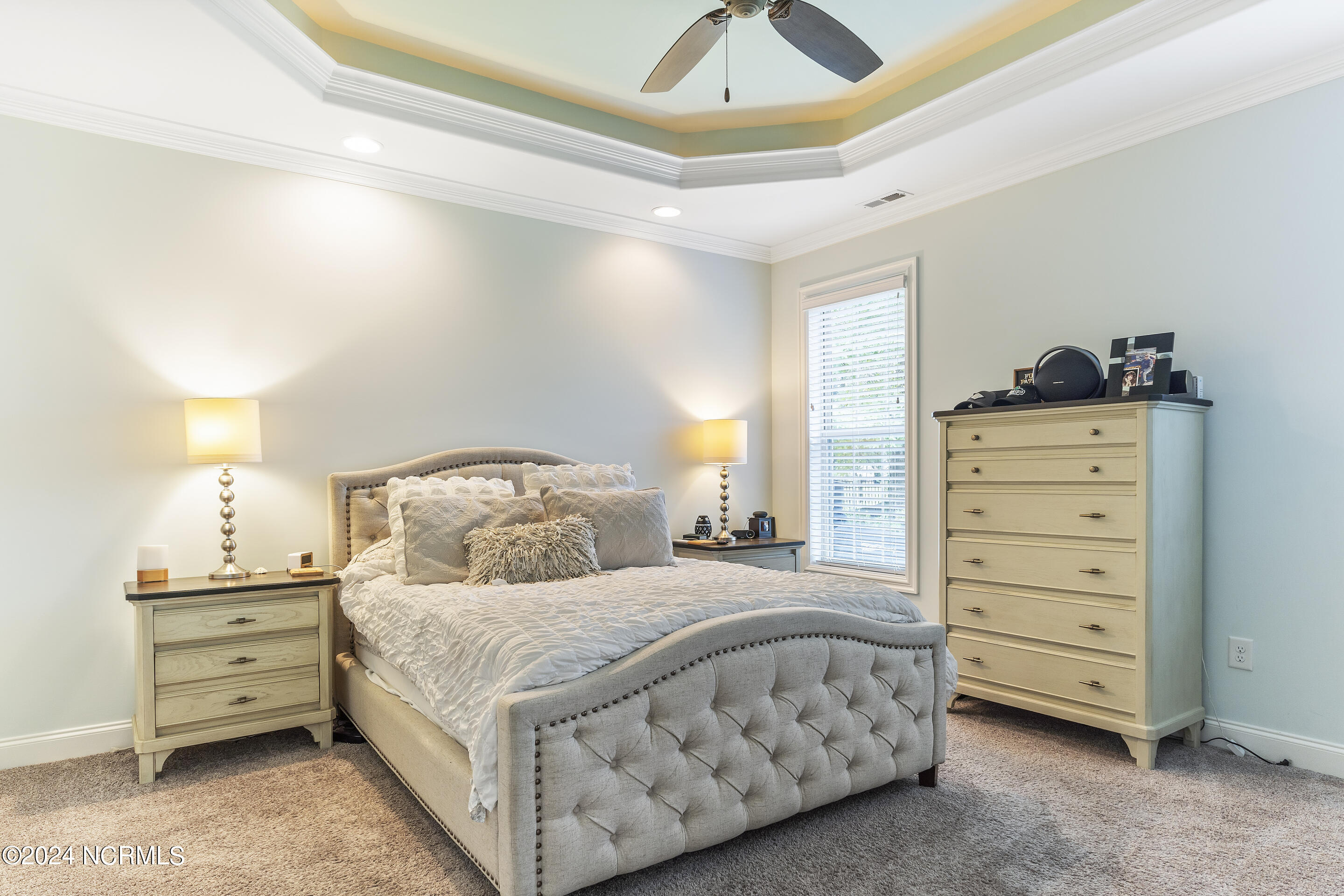 100554009 | Photo 18