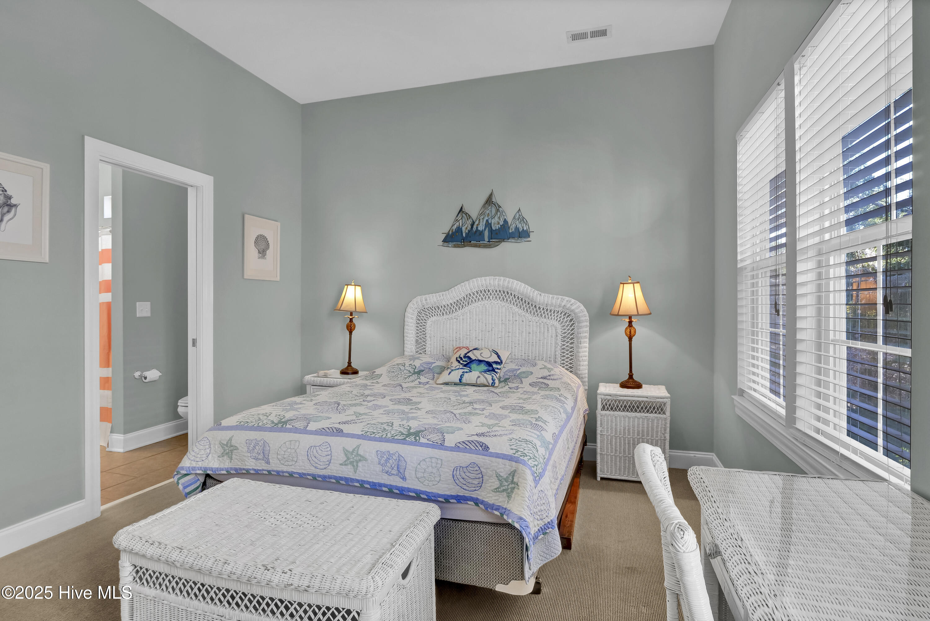 100526257 | Photo 16