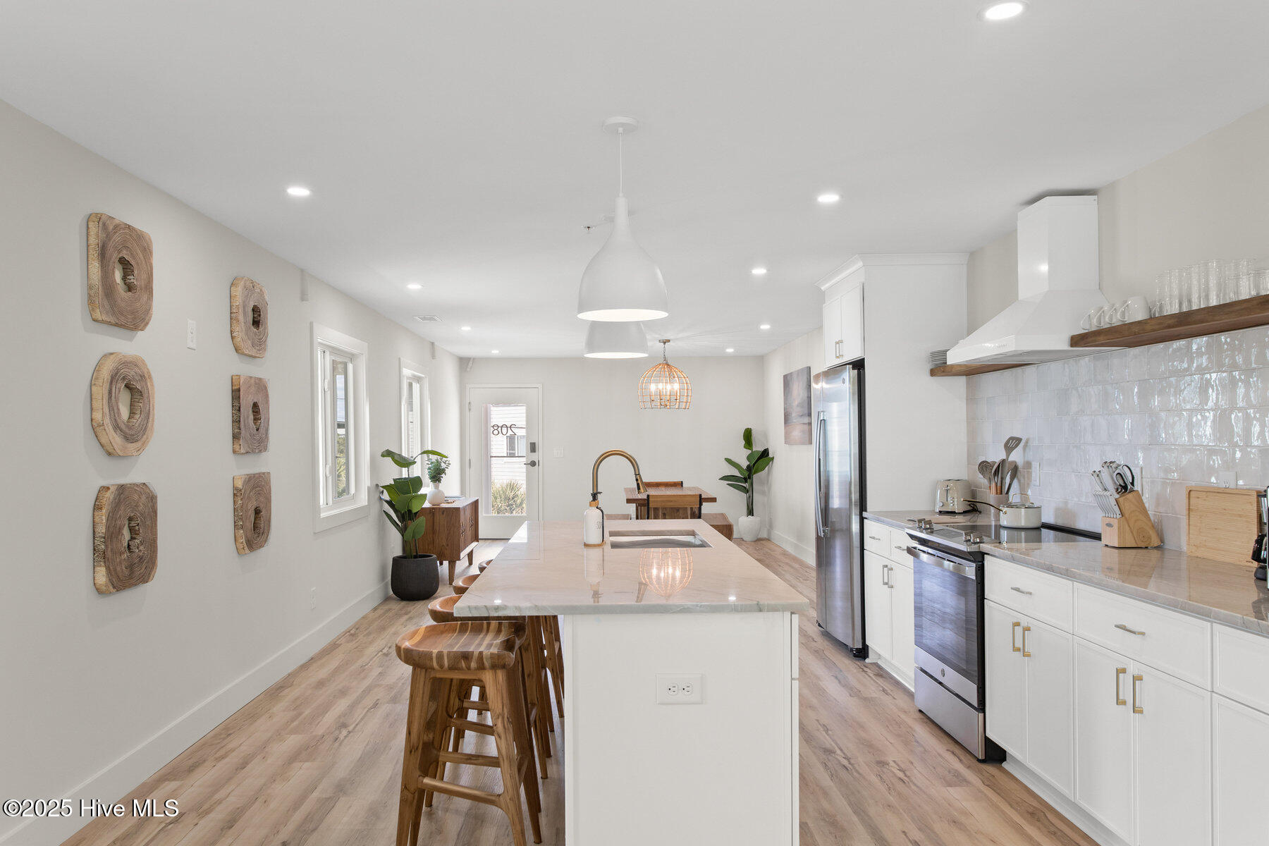 100523207 | Photo 11