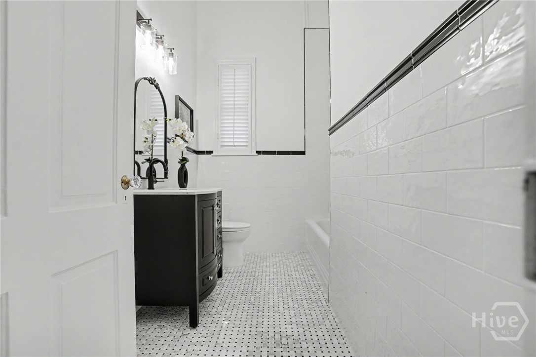 Main Floor Full Bath