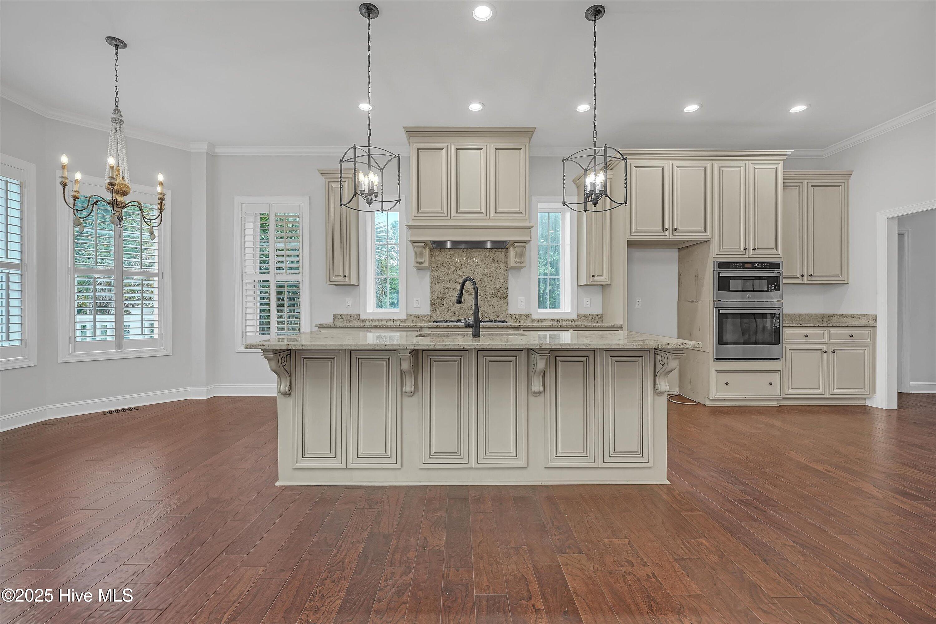 100537477 | Photo 20